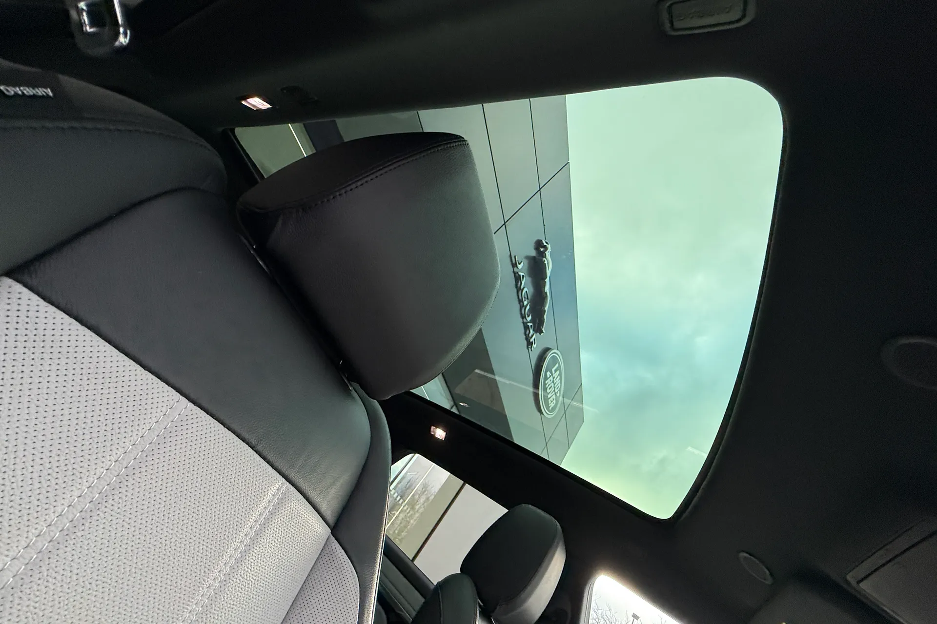 LAND ROVER RANGE ROVER EVOQUE thumbnail image number 34