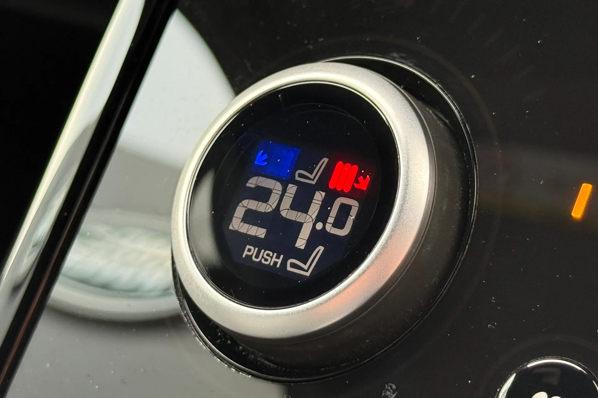 LAND ROVER RANGE ROVER EVOQUE thumbnail image number 18