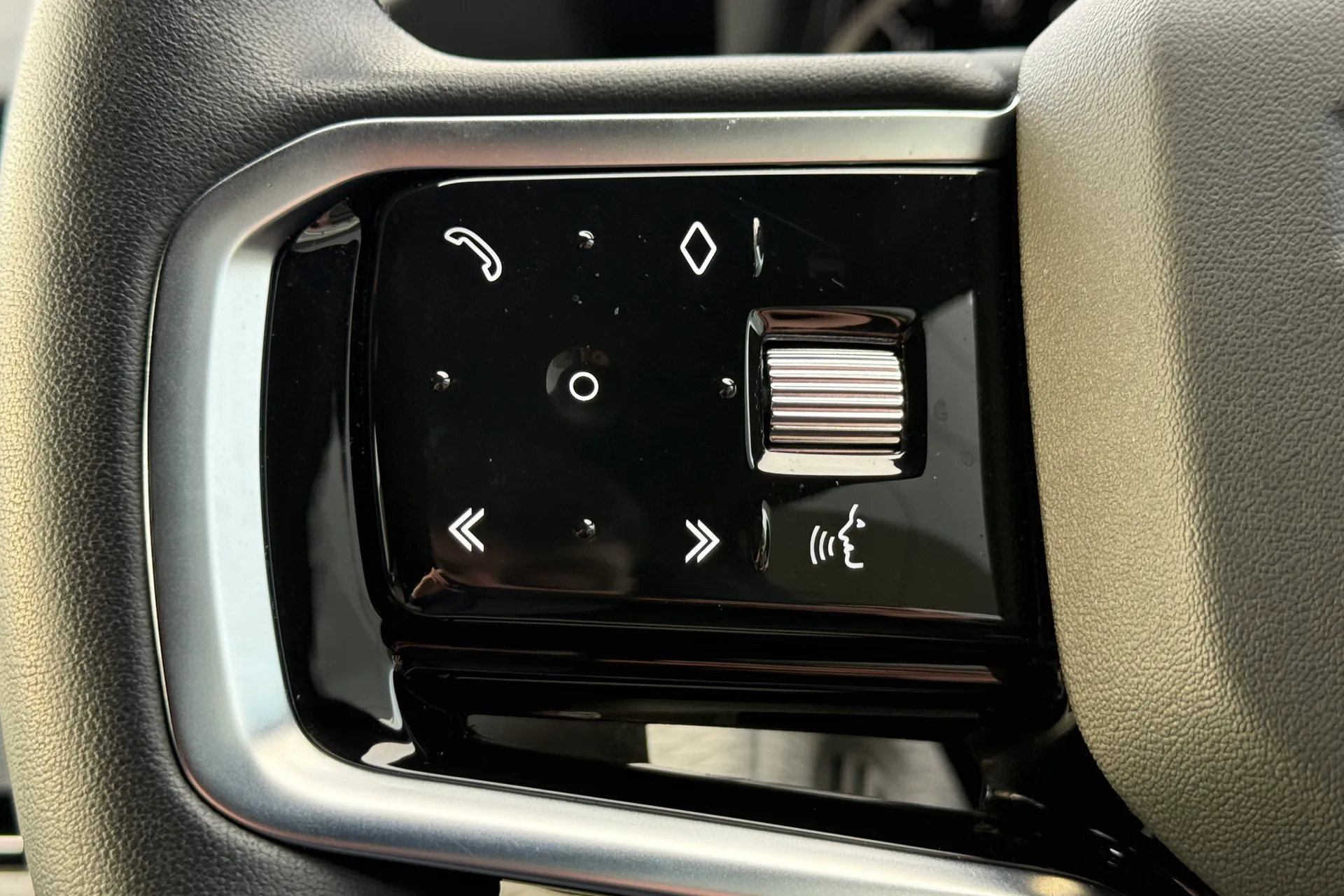 LAND ROVER RANGE ROVER EVOQUE thumbnail image number 25