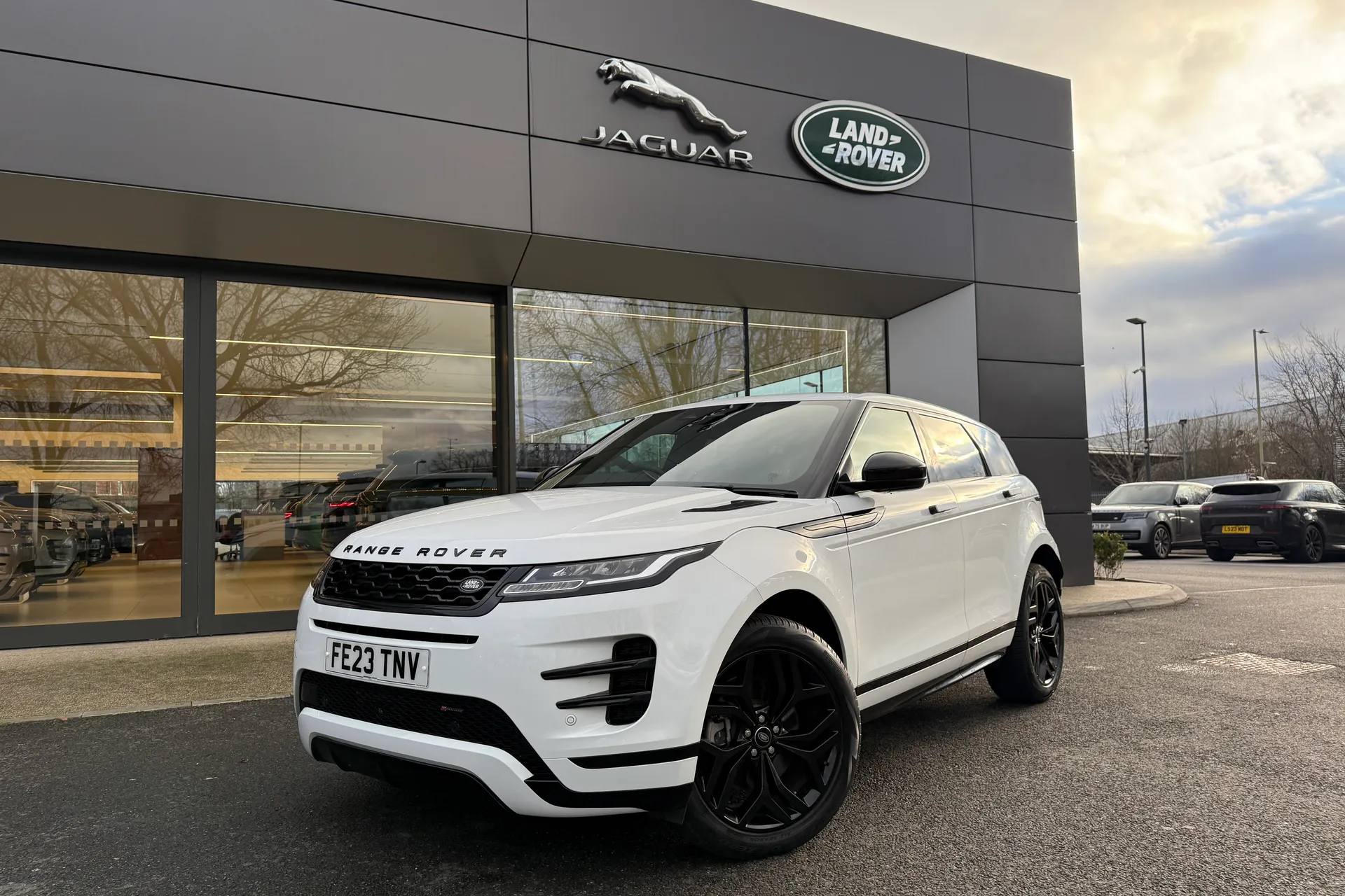 LAND ROVER RANGE ROVER EVOQUE focused image