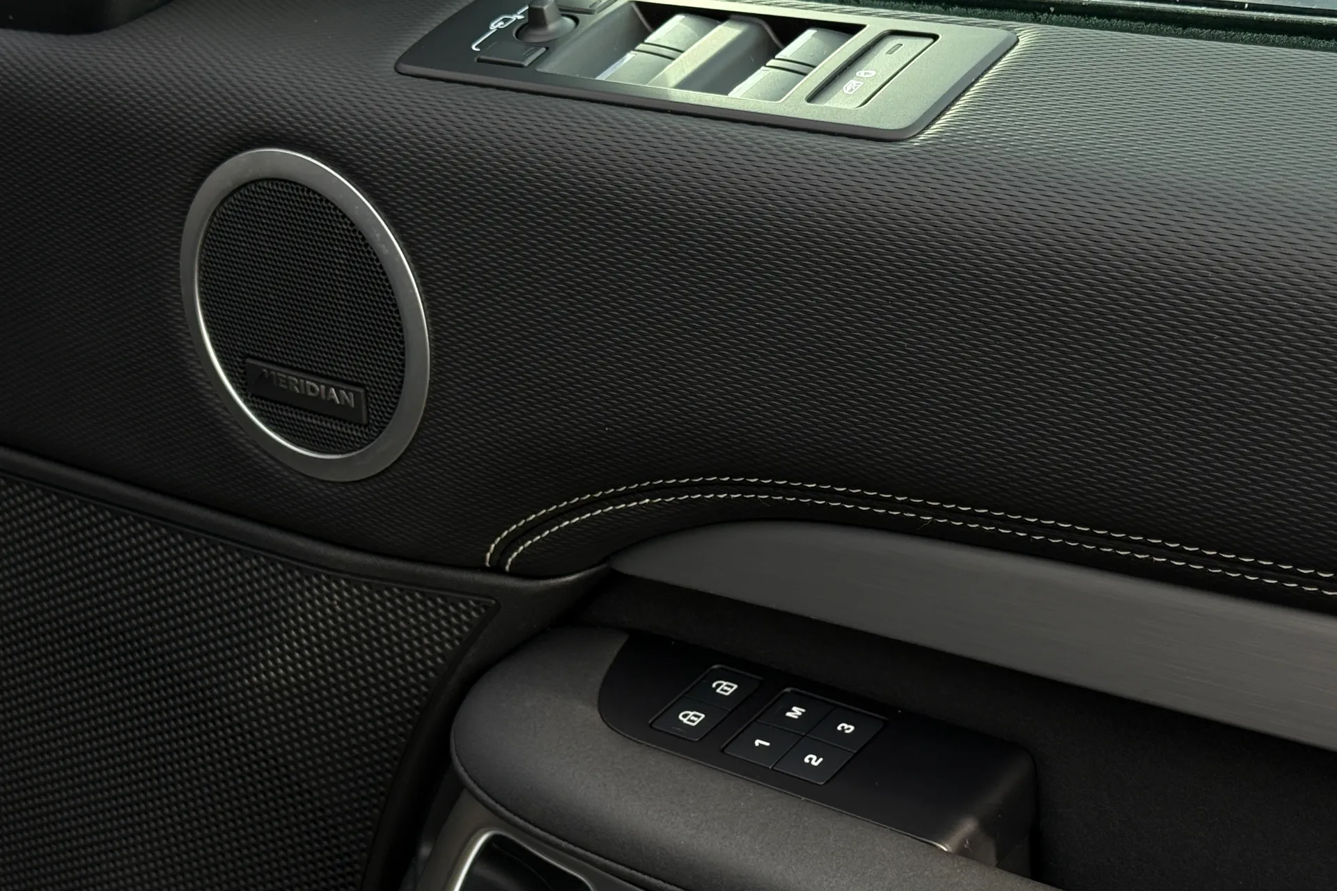 LAND ROVER DISCOVERY thumbnail image number 18