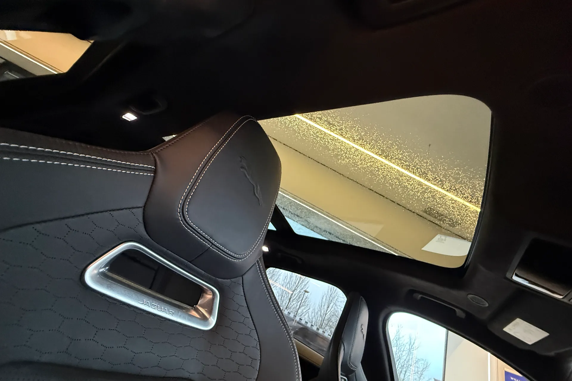 Jaguar F-PACE thumbnail image number 34