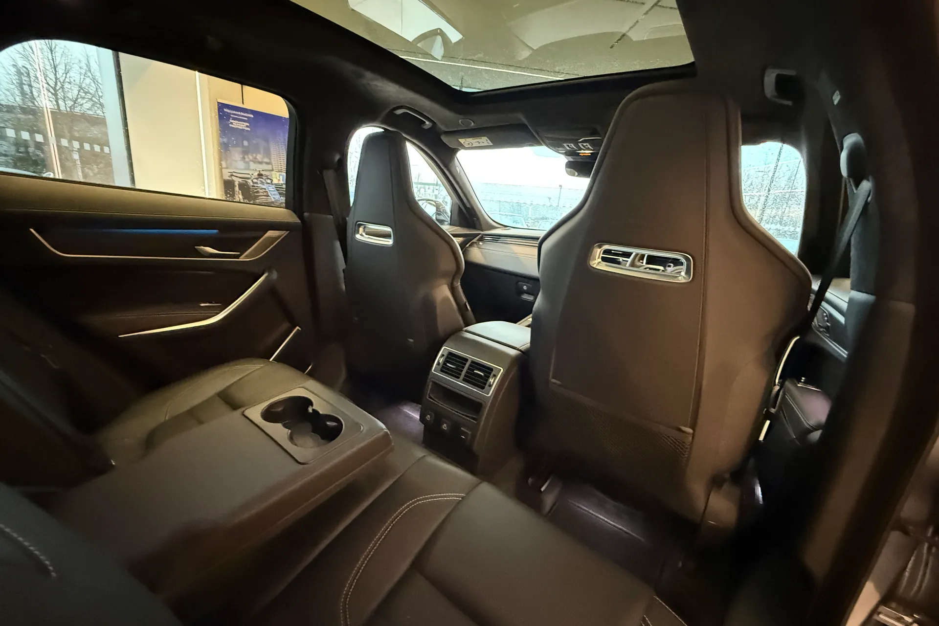 Jaguar F-PACE thumbnail image number 40