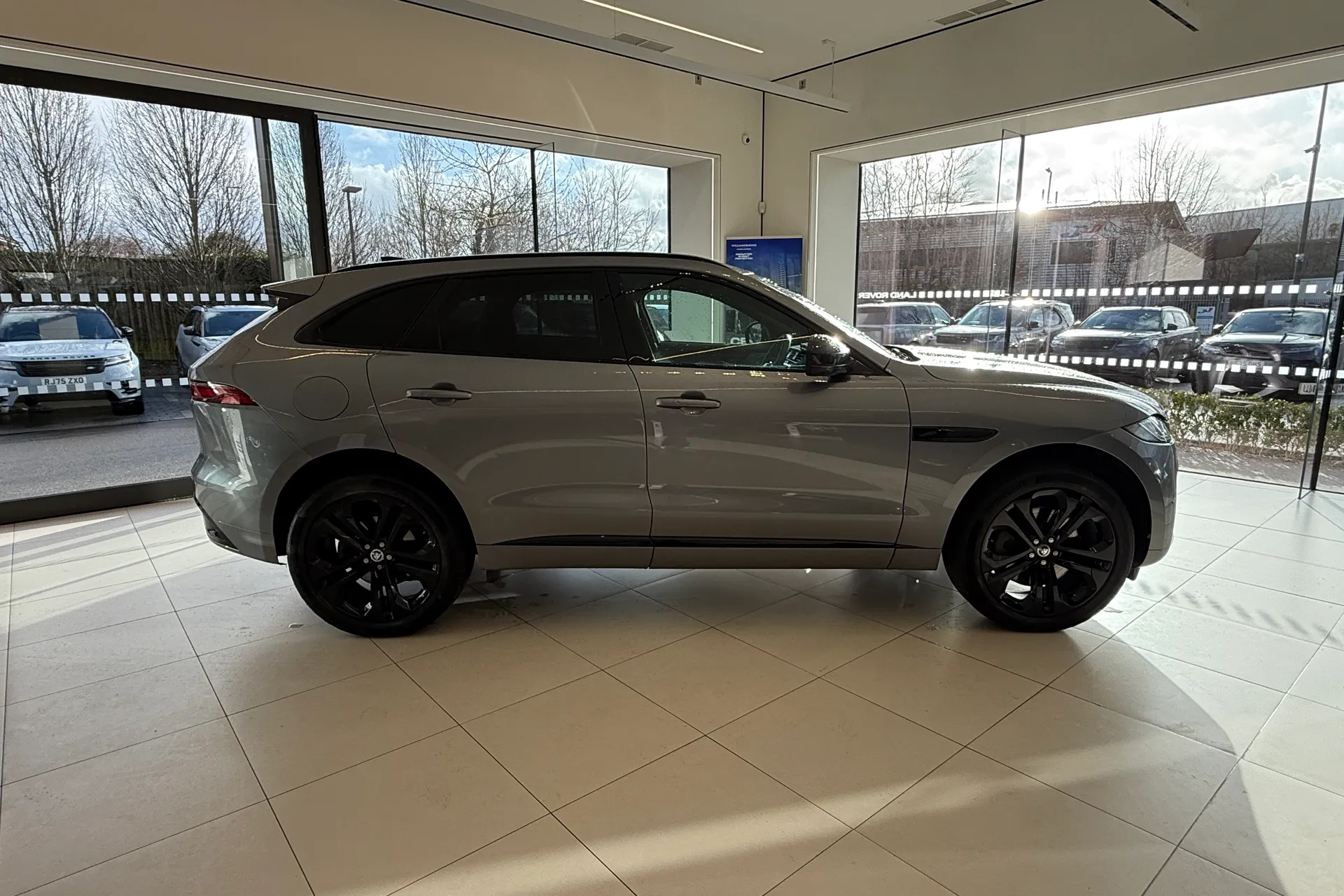 Jaguar F-PACE thumbnail image number 26