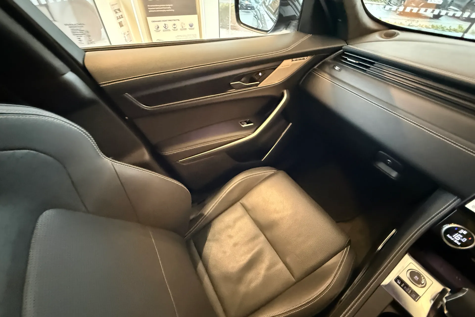 Jaguar F-PACE thumbnail image number 13