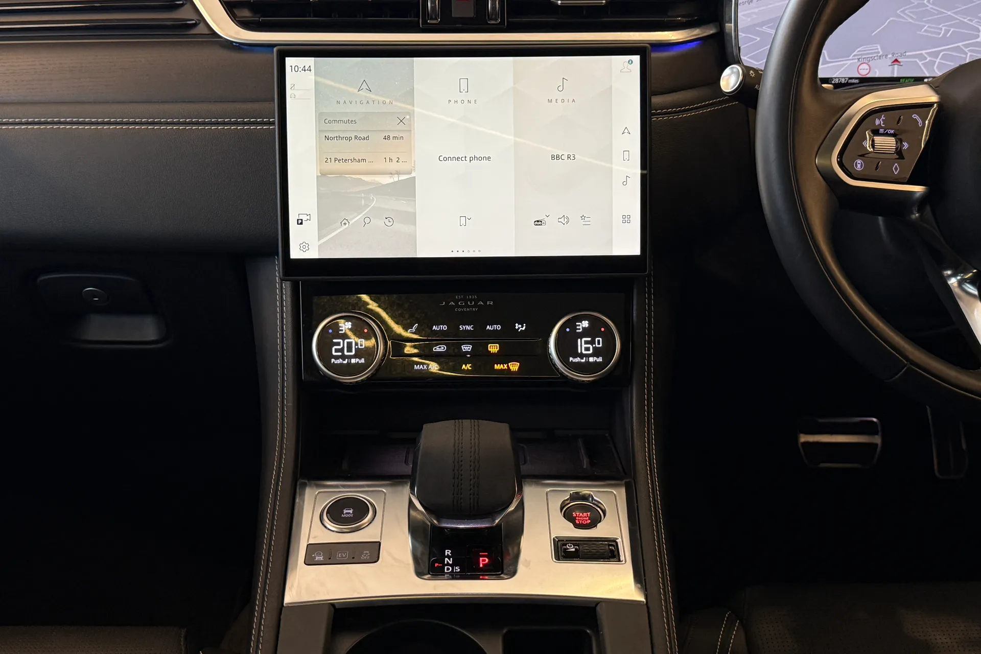 Jaguar F-PACE thumbnail image number 15