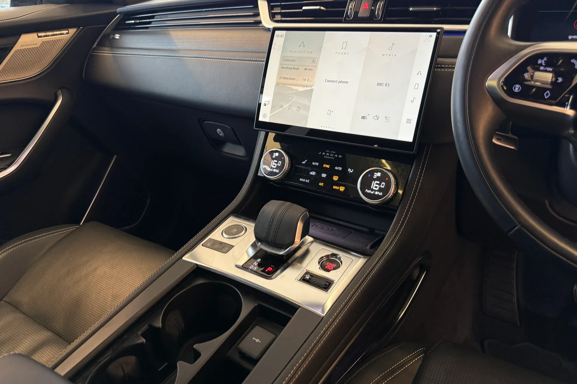 Jaguar F-PACE thumbnail image number 19