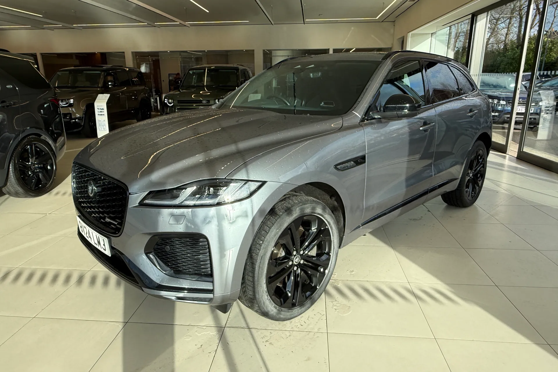 Jaguar F-PACE thumbnail image number 29