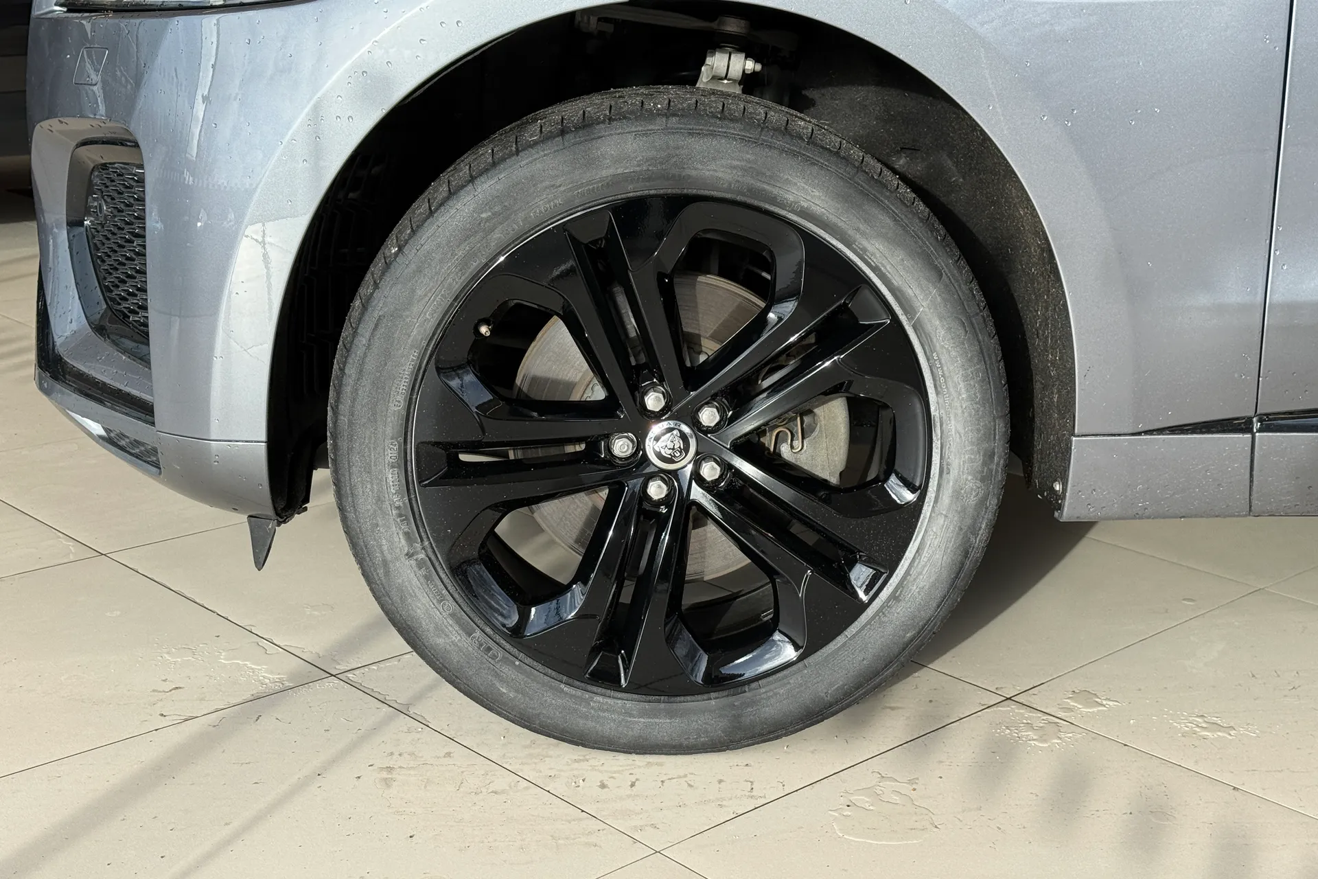 Jaguar F-PACE thumbnail image number 22