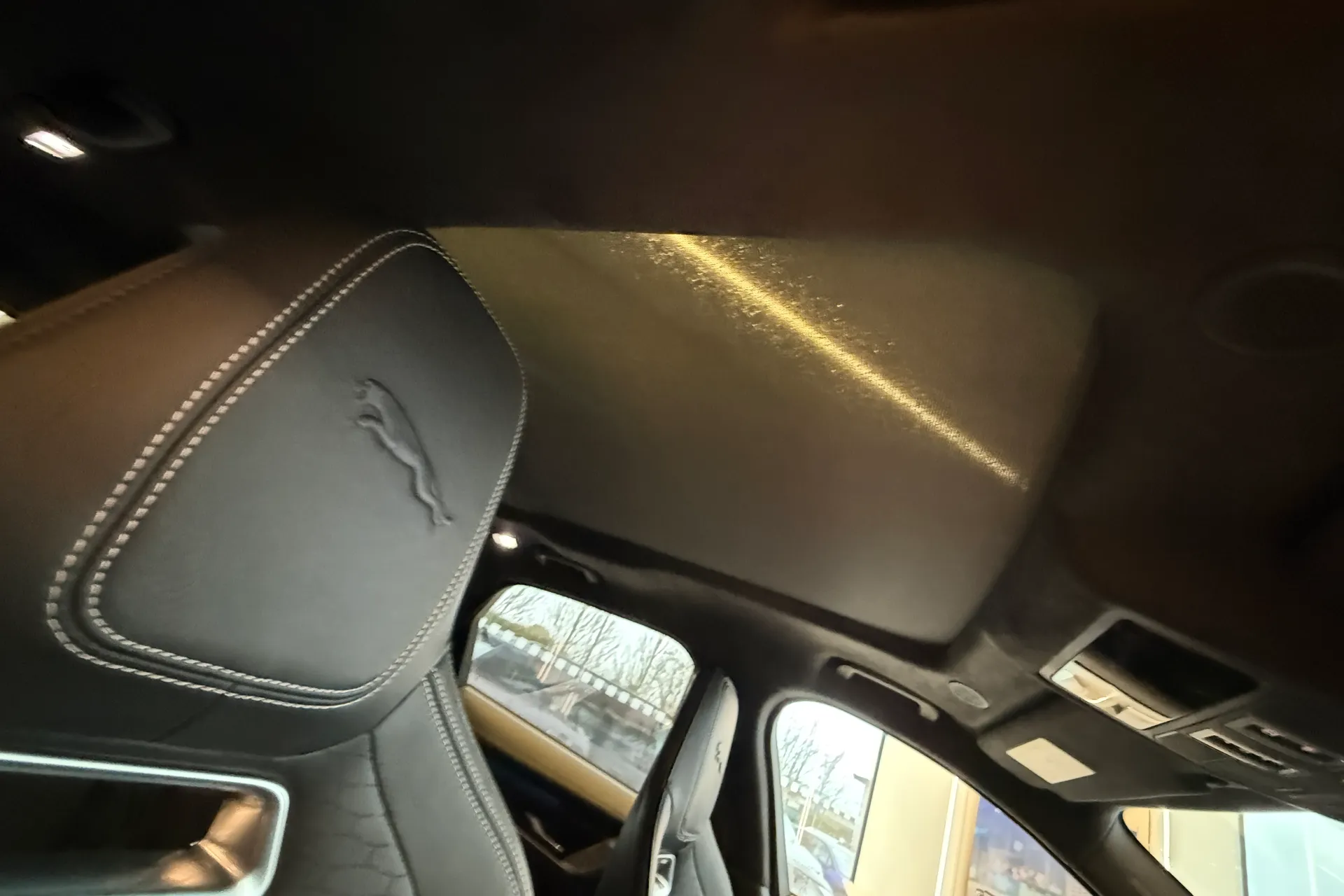 Jaguar F-PACE thumbnail image number 35