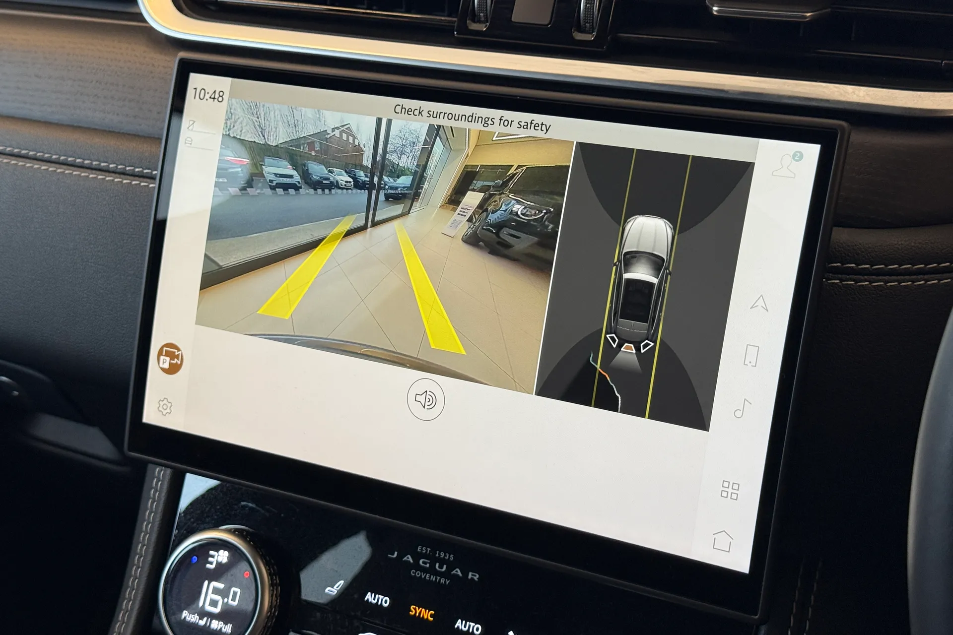 Jaguar F-PACE thumbnail image number 4