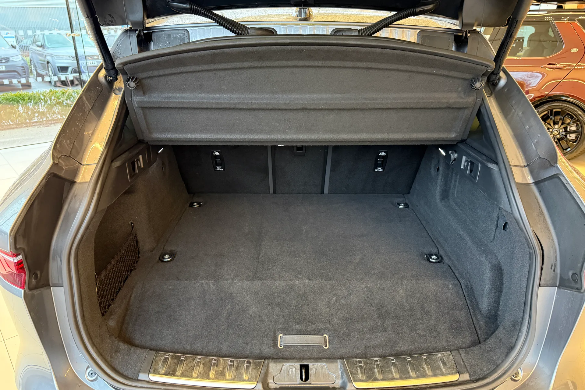 Jaguar F-PACE thumbnail image number 41