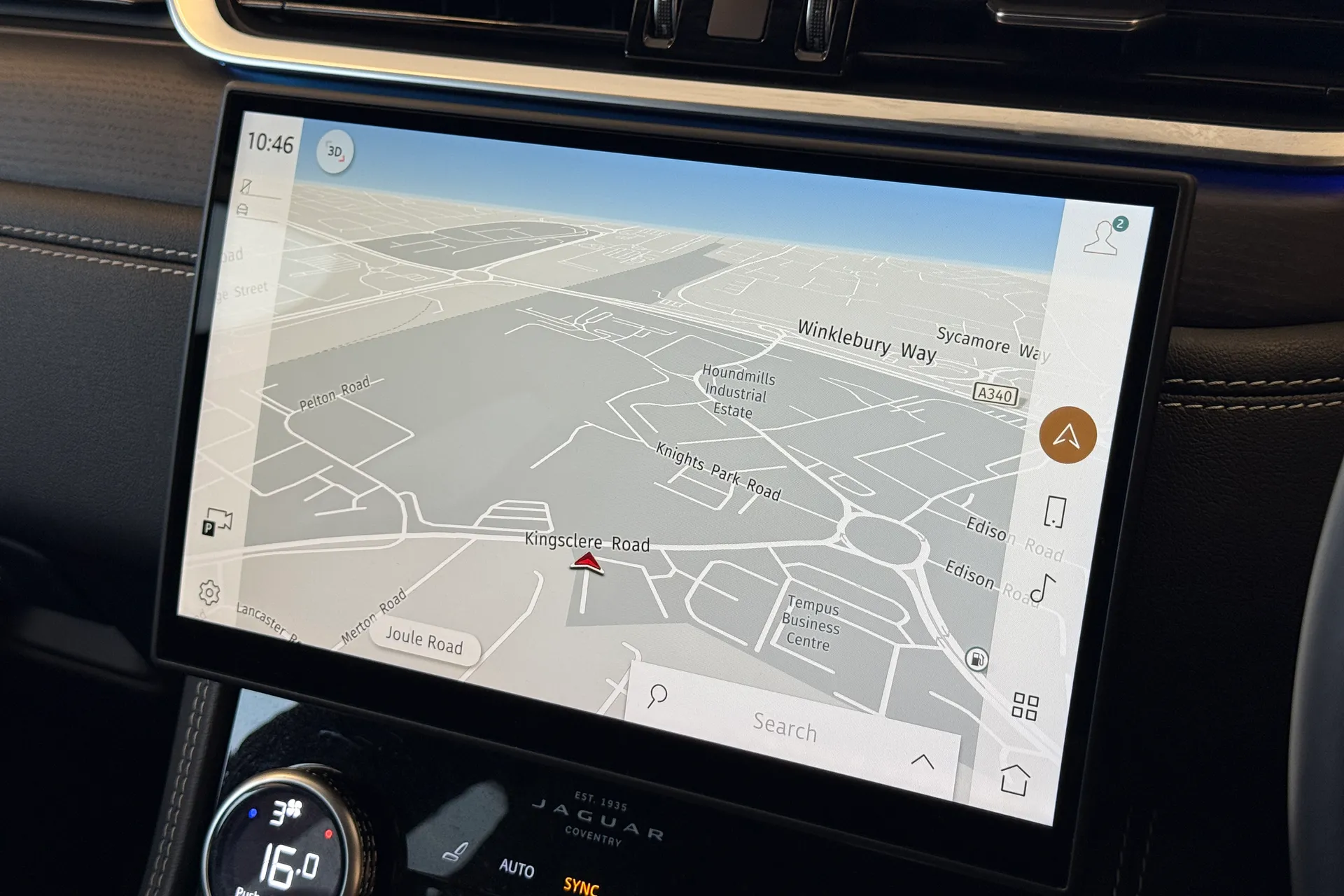 Jaguar F-PACE thumbnail image number 28