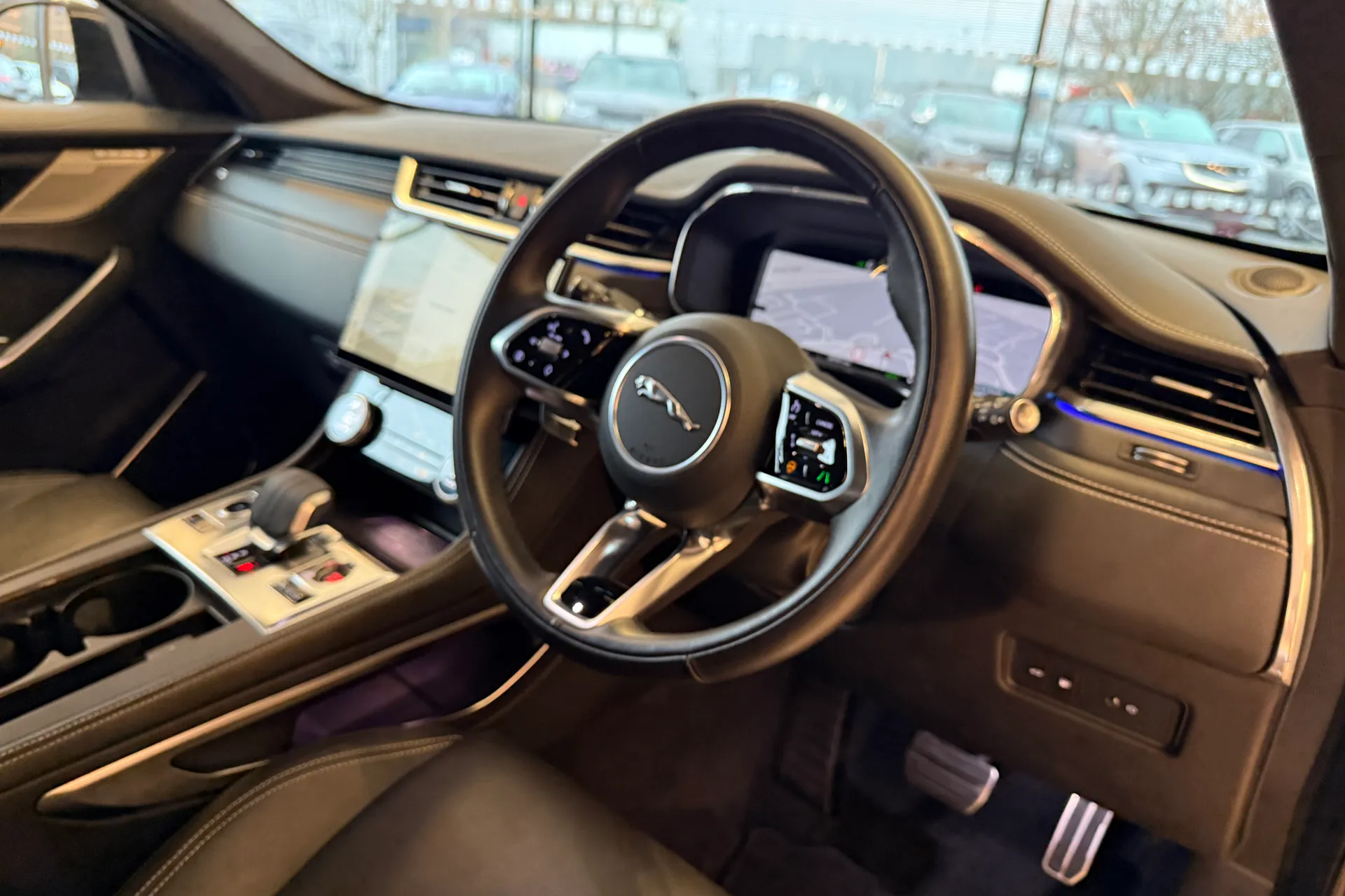 Jaguar F-PACE thumbnail image number 30