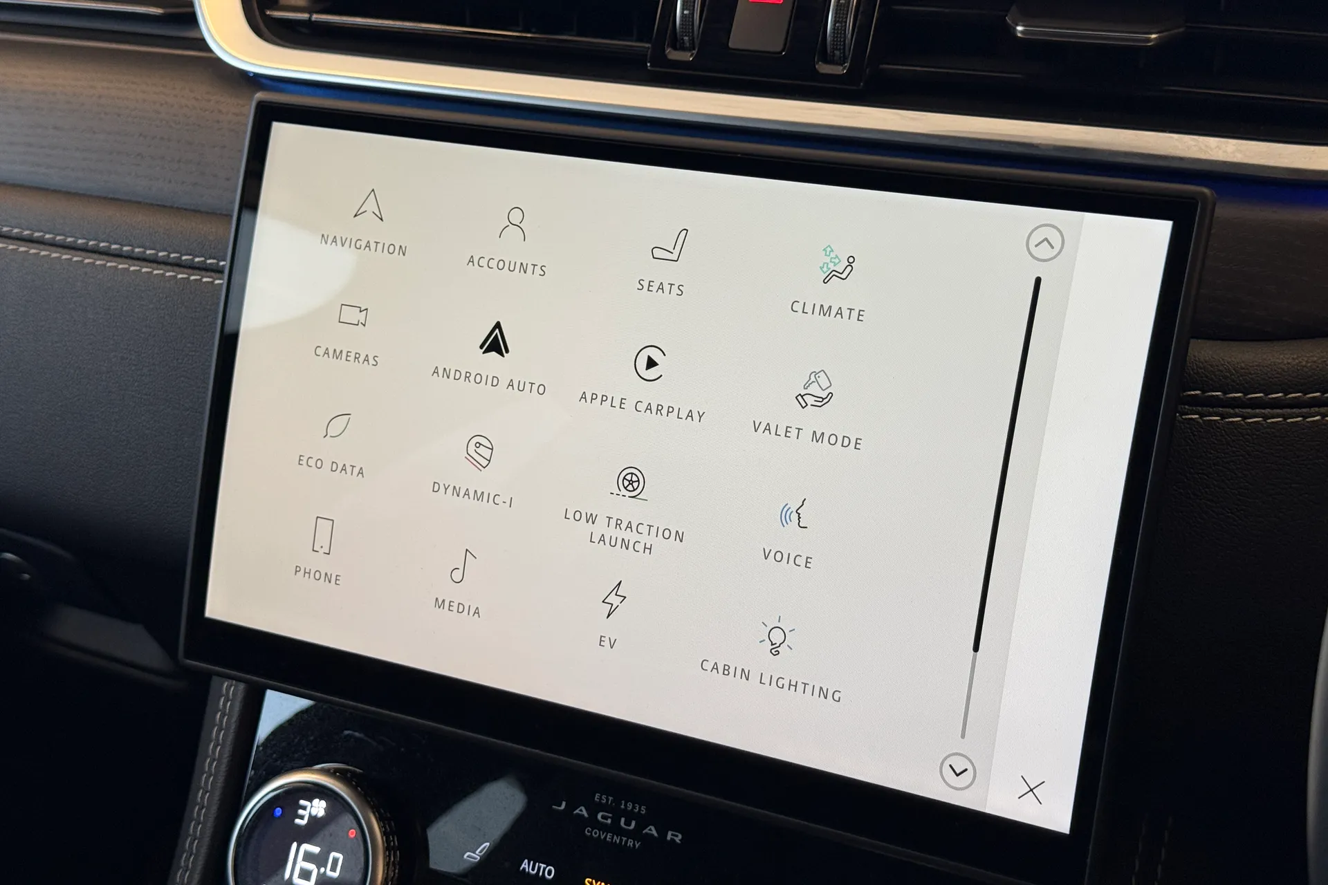 Jaguar F-PACE thumbnail image number 44