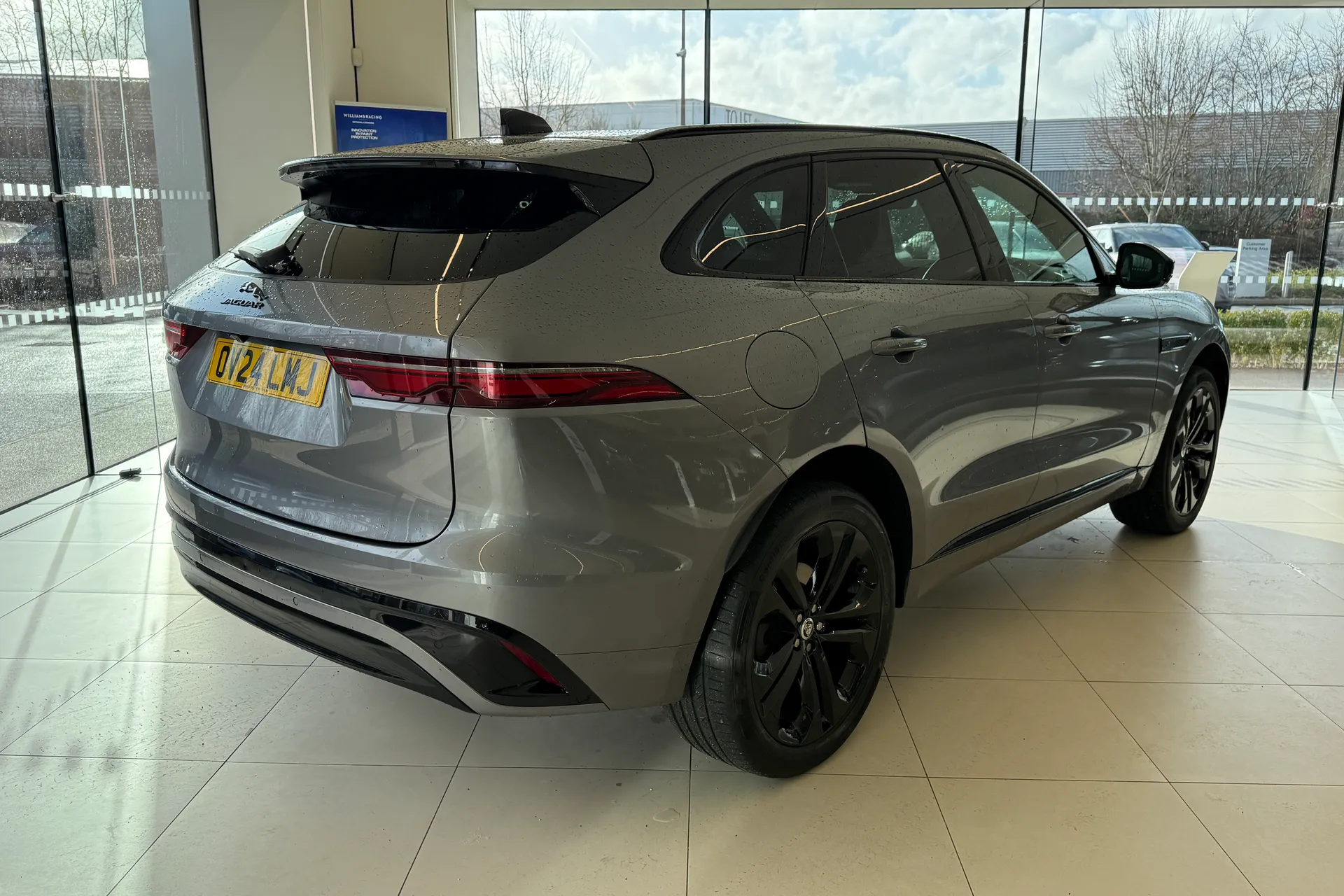 Jaguar F-PACE thumbnail image number 7