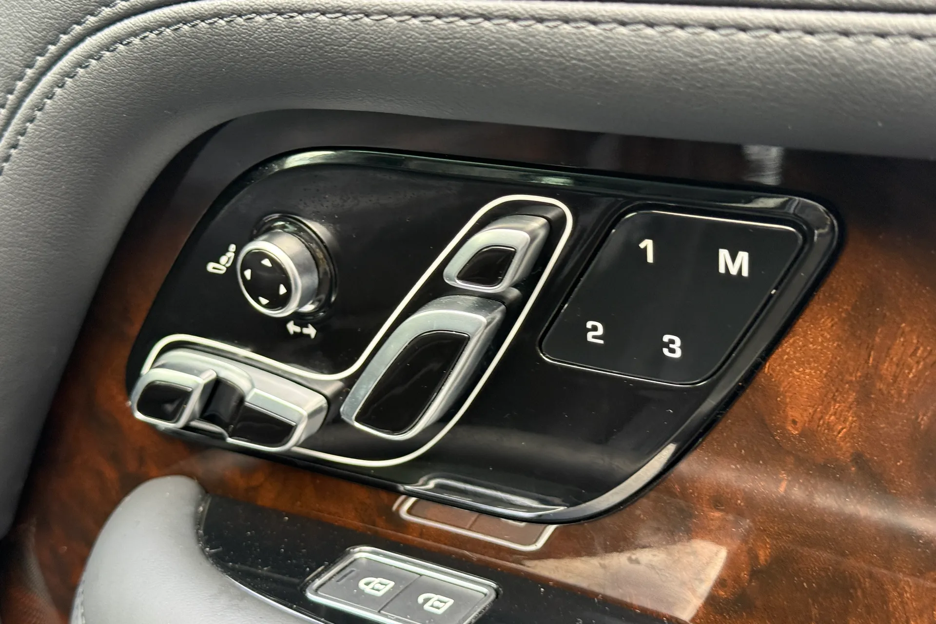 LAND ROVER RANGE ROVER thumbnail image number 50