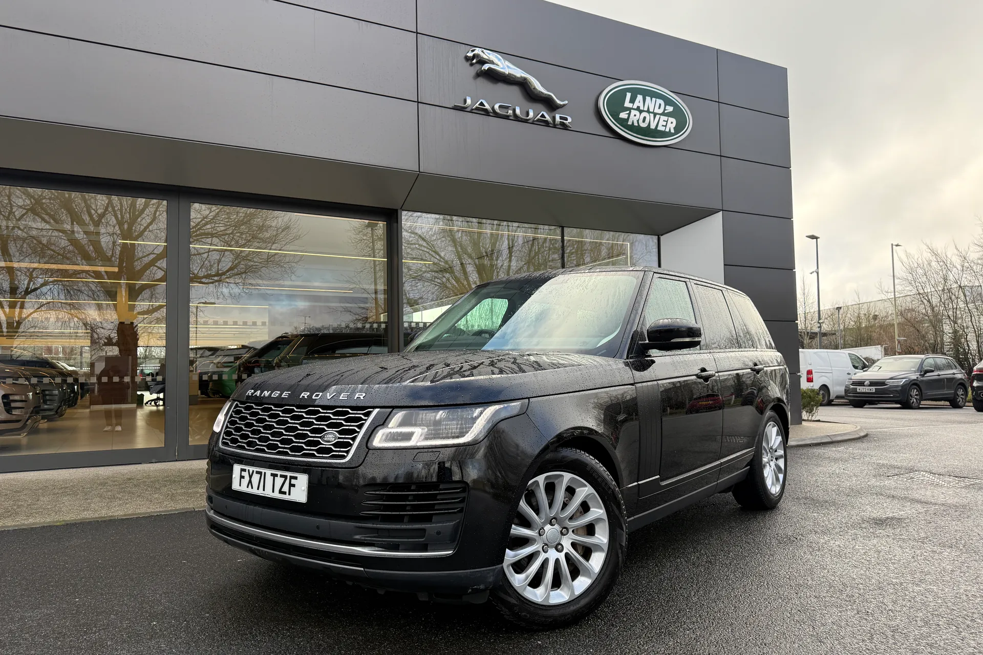 LAND ROVER RANGE ROVER focused image