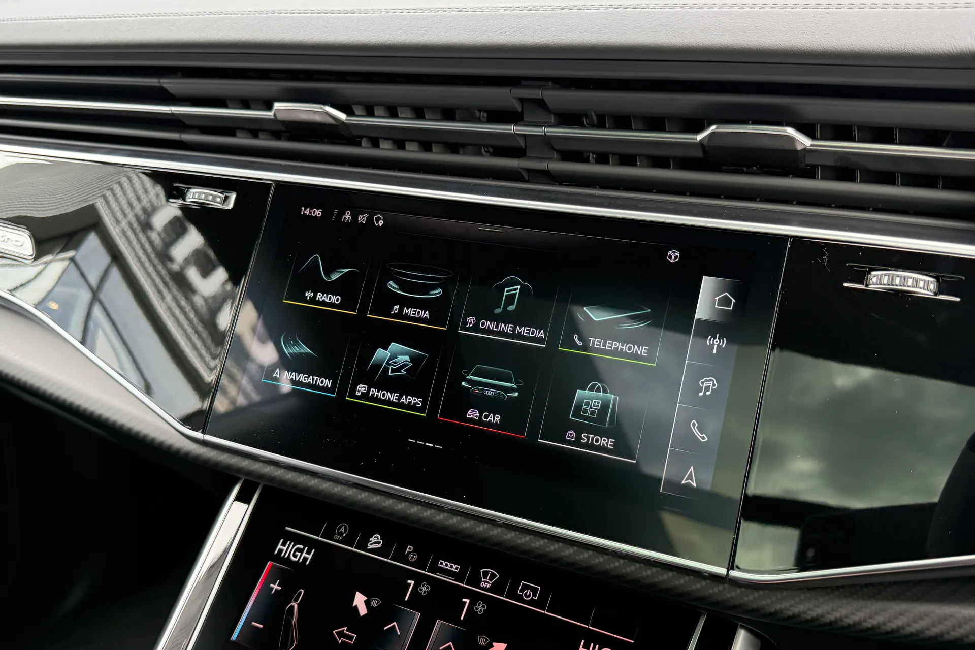 Audi RS Q8 thumbnail image number 37