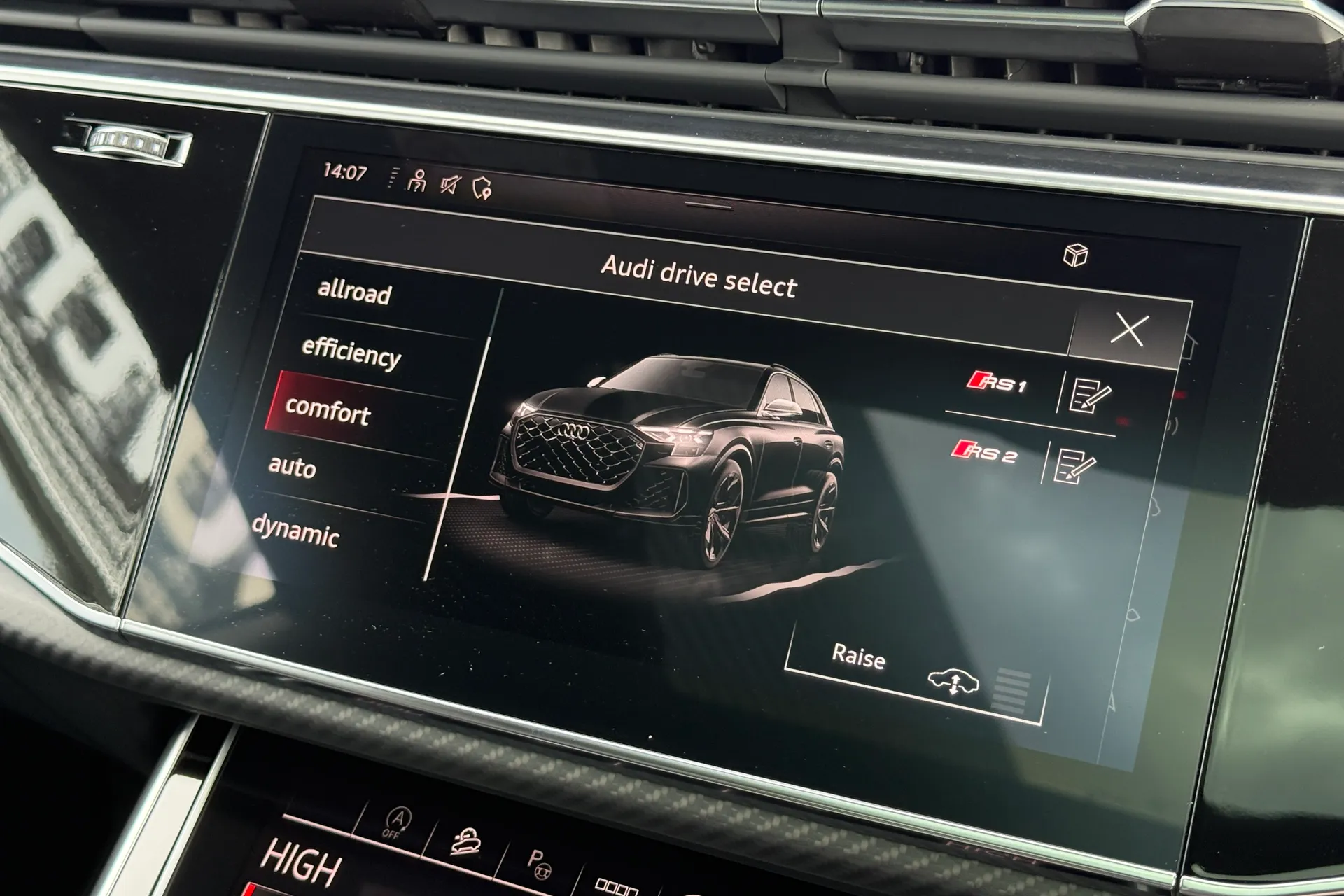 Audi RS Q8 thumbnail image number 39