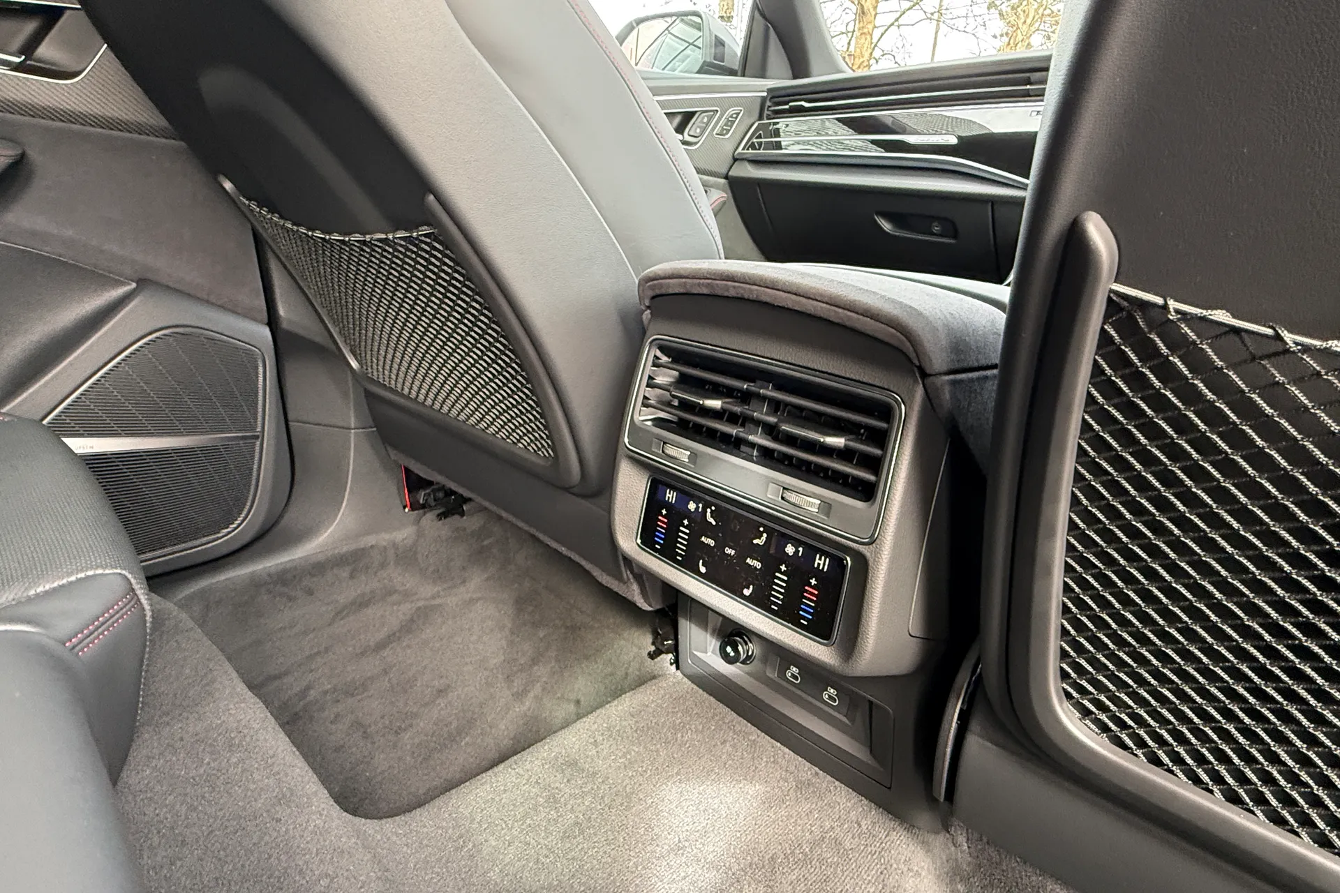 Audi RS Q8 thumbnail image number 41