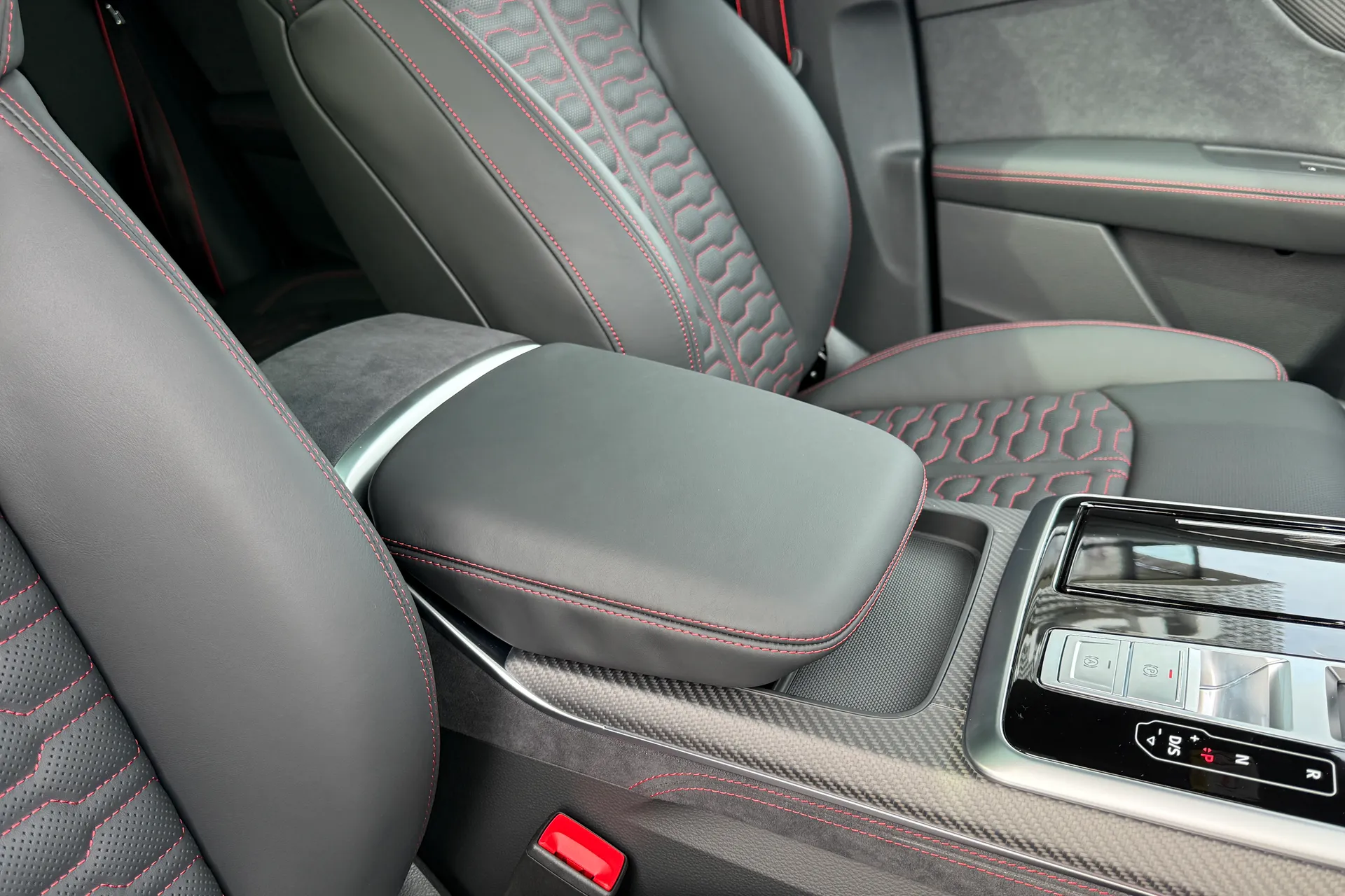 Audi RS Q8 thumbnail image number 19