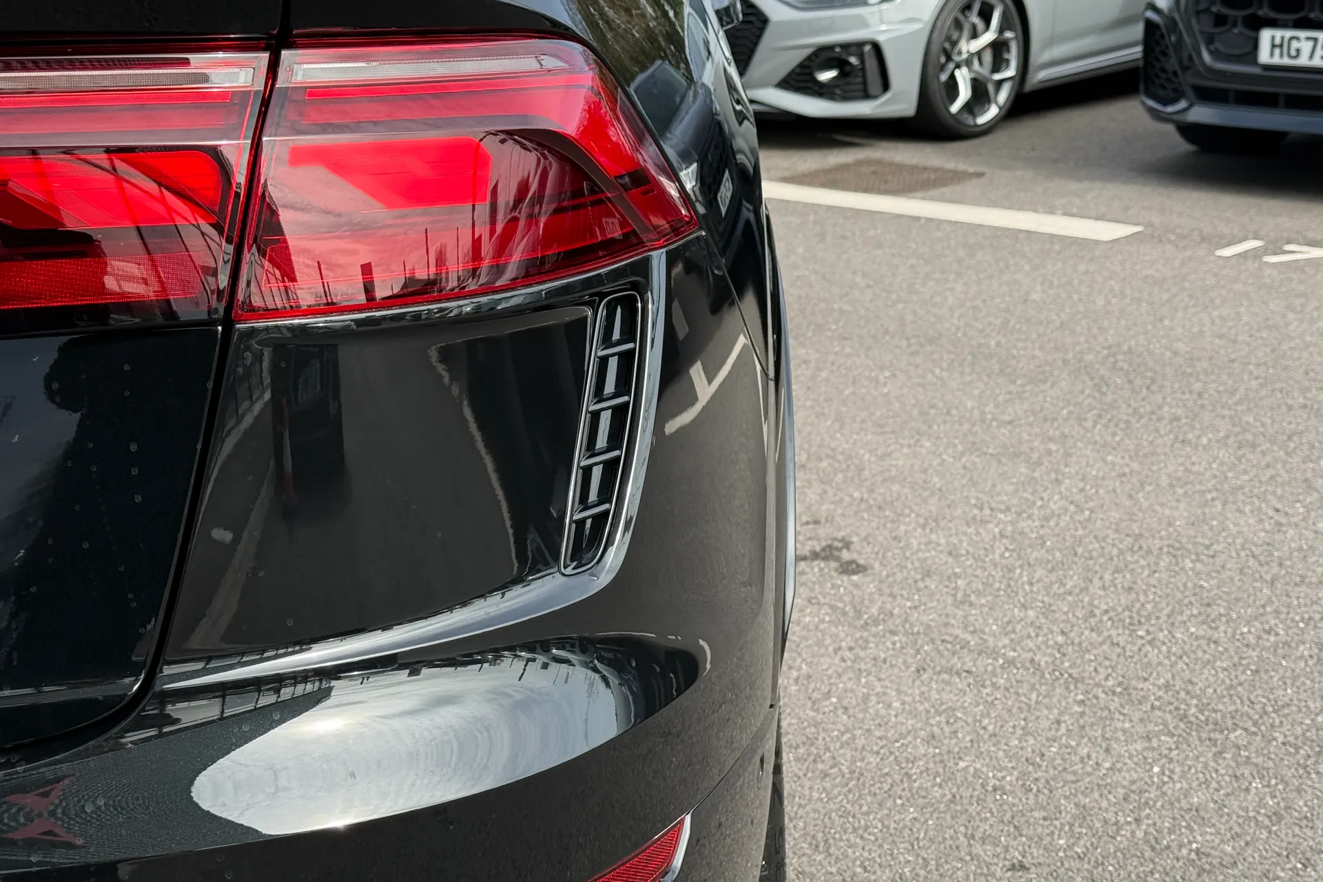 Audi RS Q8 thumbnail image number 31