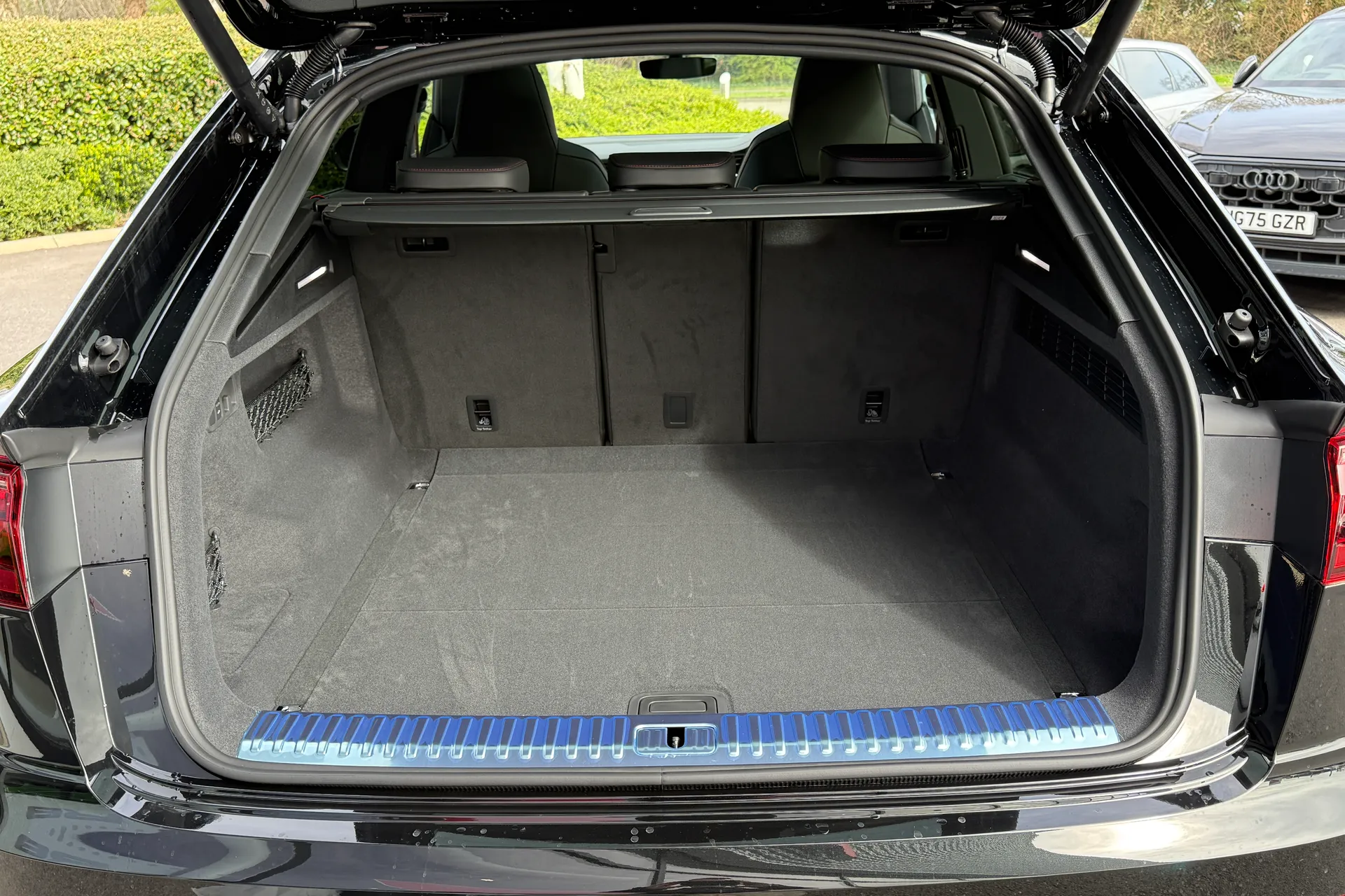 Audi RS Q8 thumbnail image number 45