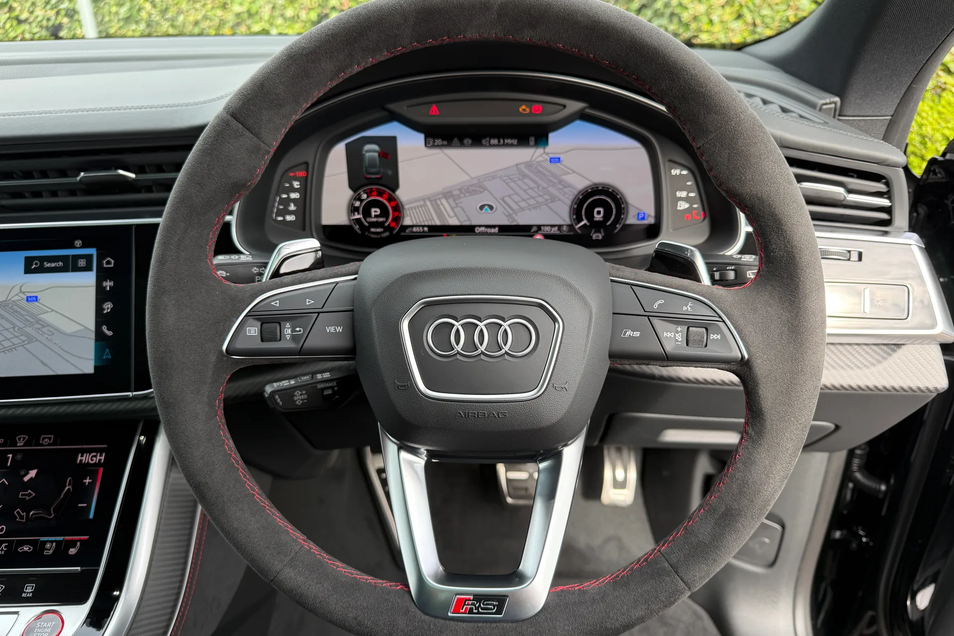 Audi RS Q8 thumbnail image number 14