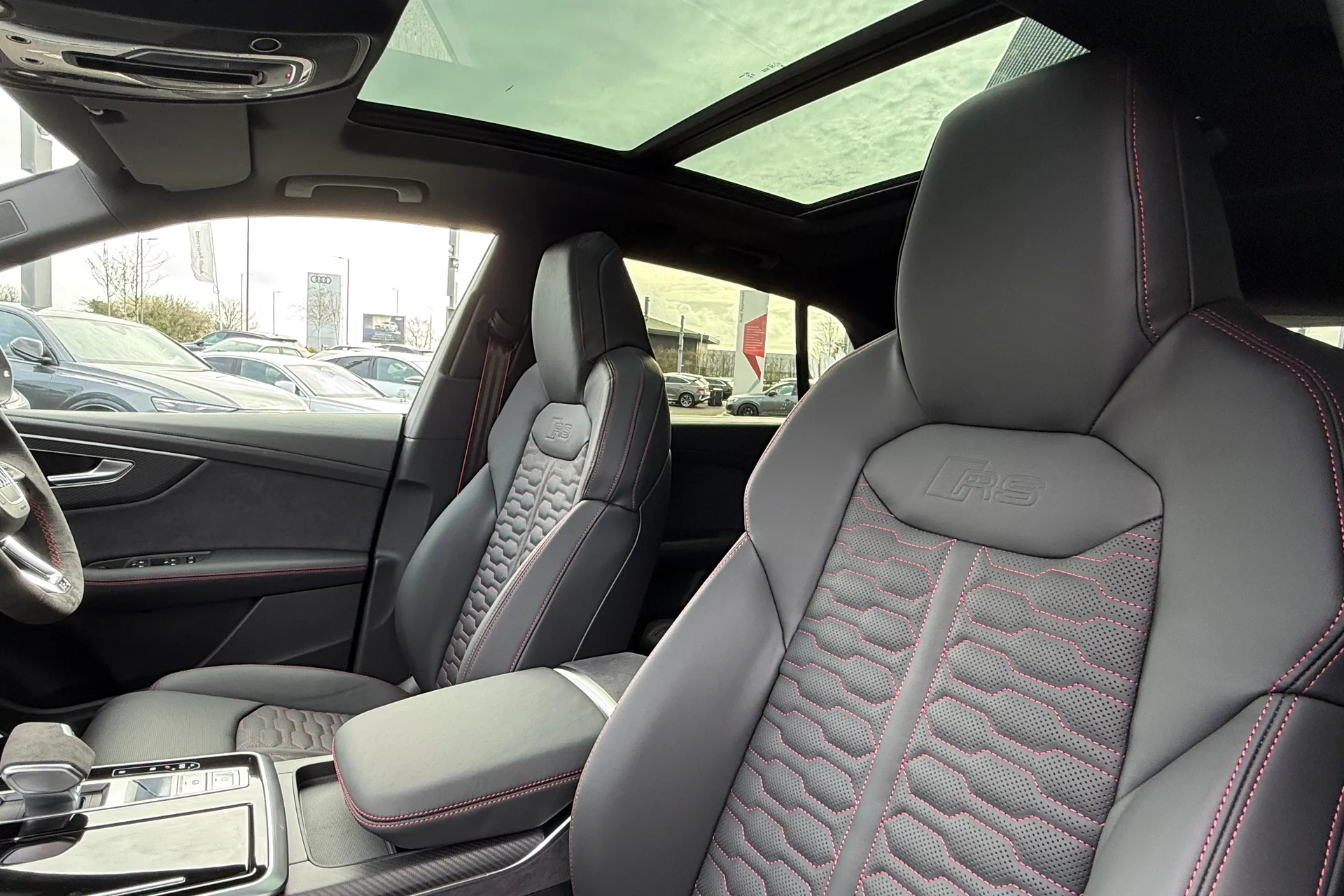 Audi RS Q8 thumbnail image number 32