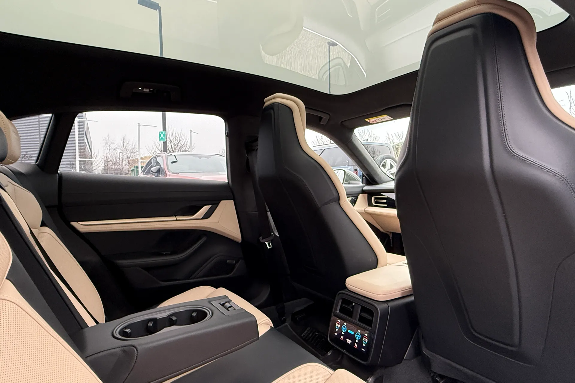 Porsche TAYCAN thumbnail image number 41