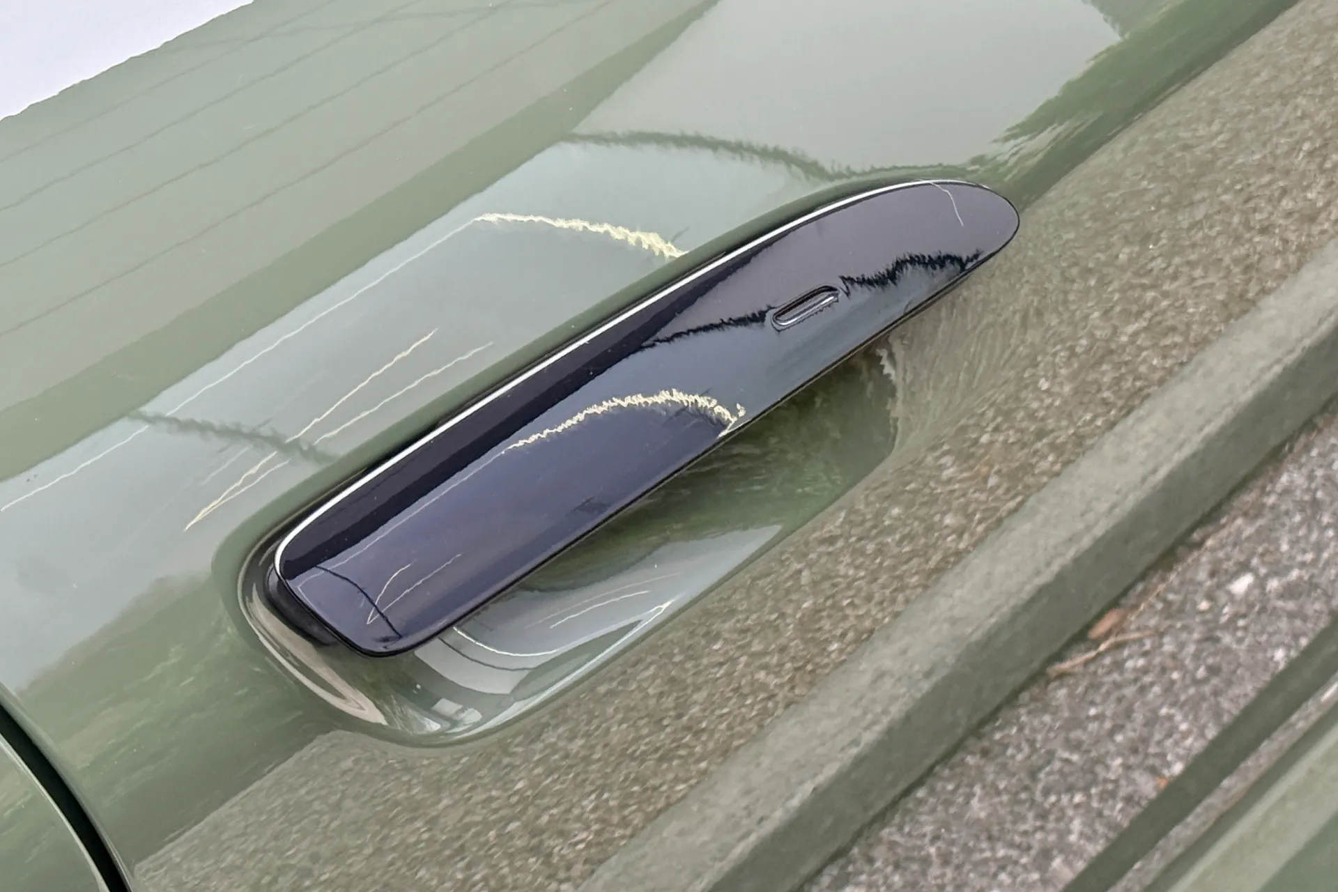 Porsche TAYCAN thumbnail image number 25