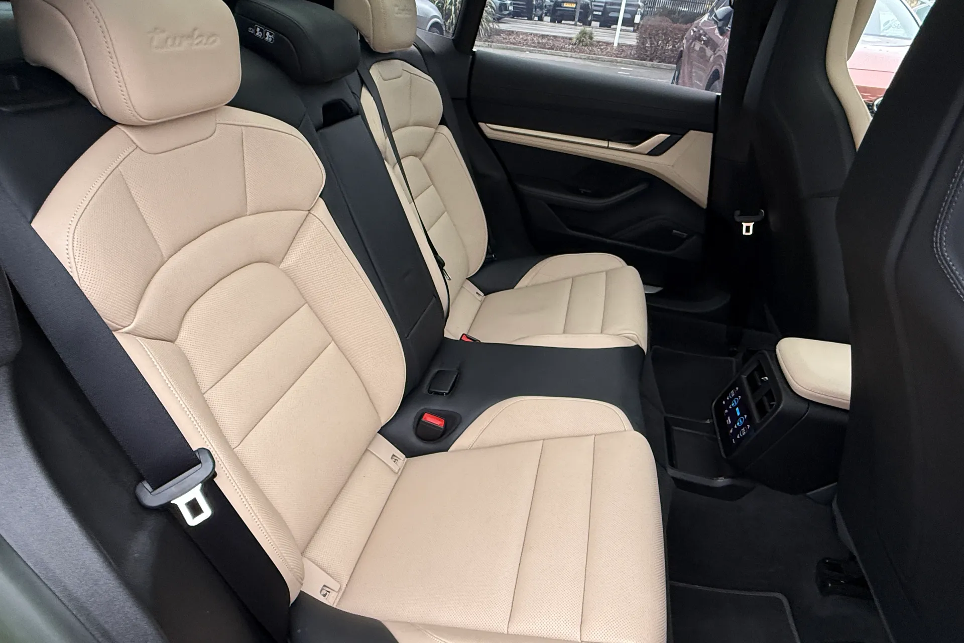 Porsche TAYCAN thumbnail image number 40