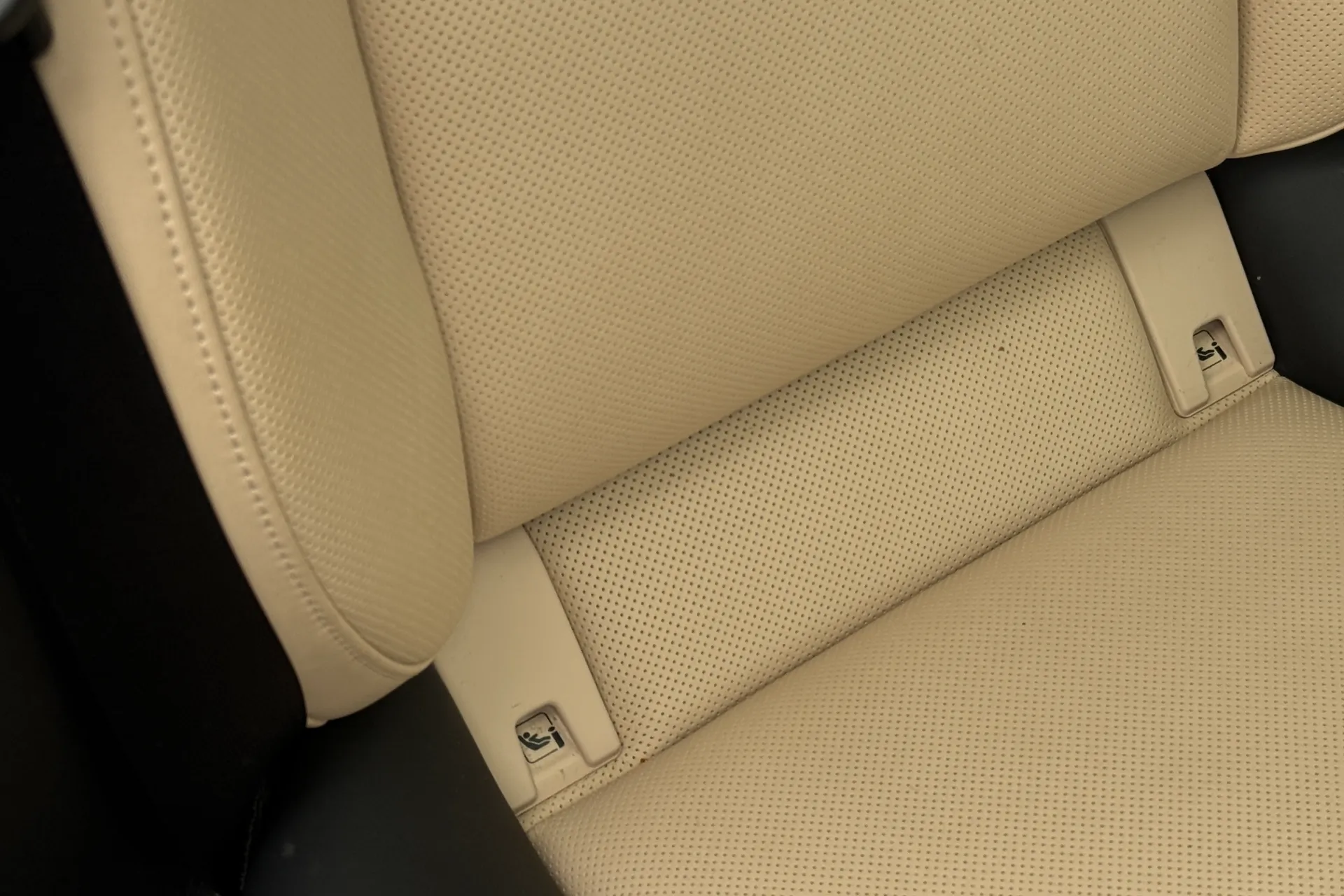 Porsche TAYCAN thumbnail image number 42