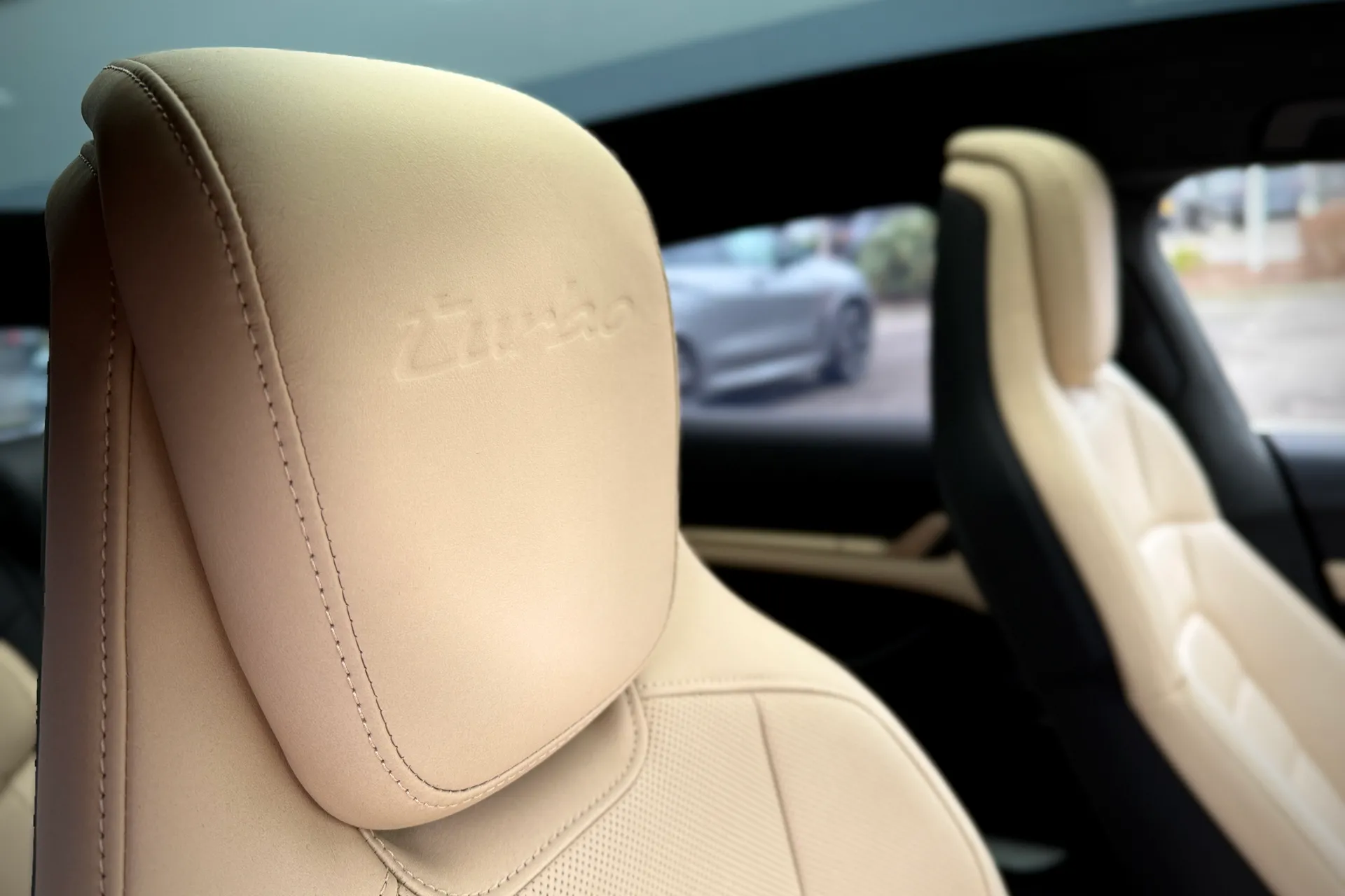 Porsche TAYCAN thumbnail image number 45