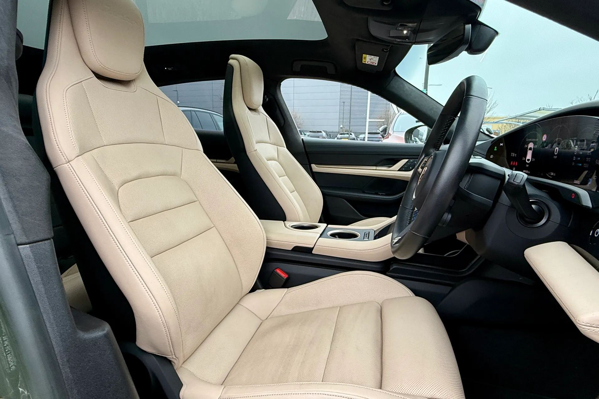 Porsche TAYCAN thumbnail image number 48