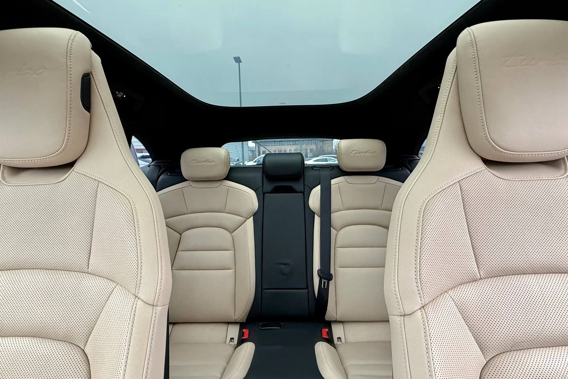 Porsche TAYCAN thumbnail image number 44