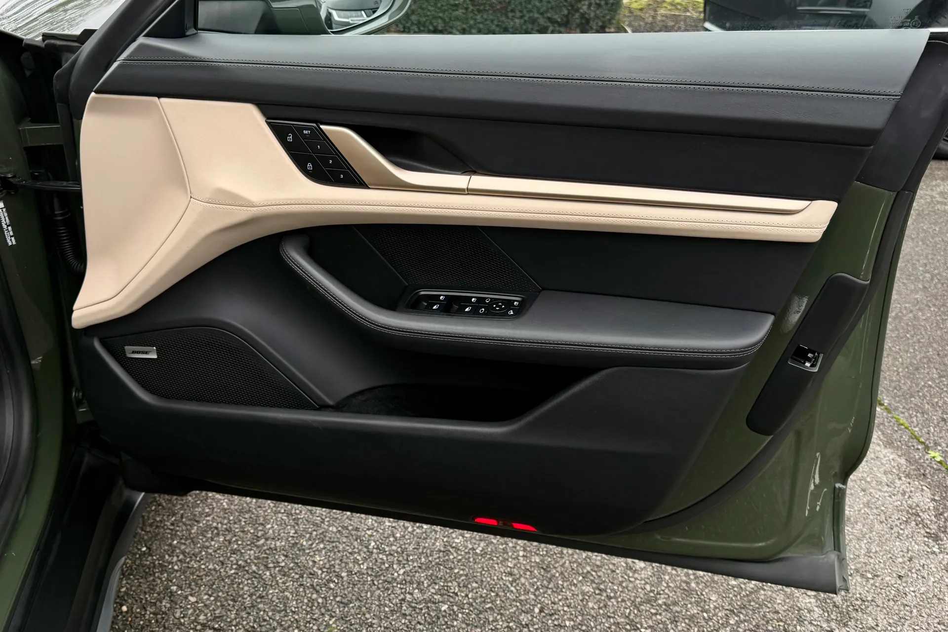 Porsche TAYCAN thumbnail image number 59