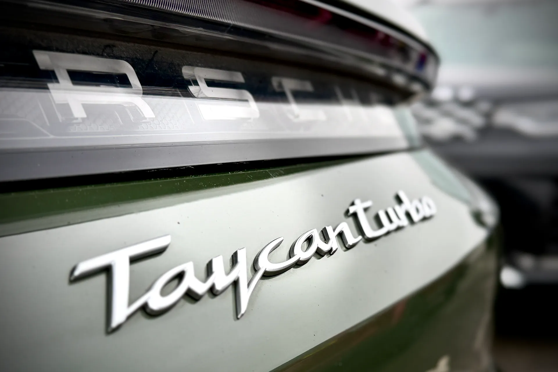 Porsche TAYCAN thumbnail image number 36