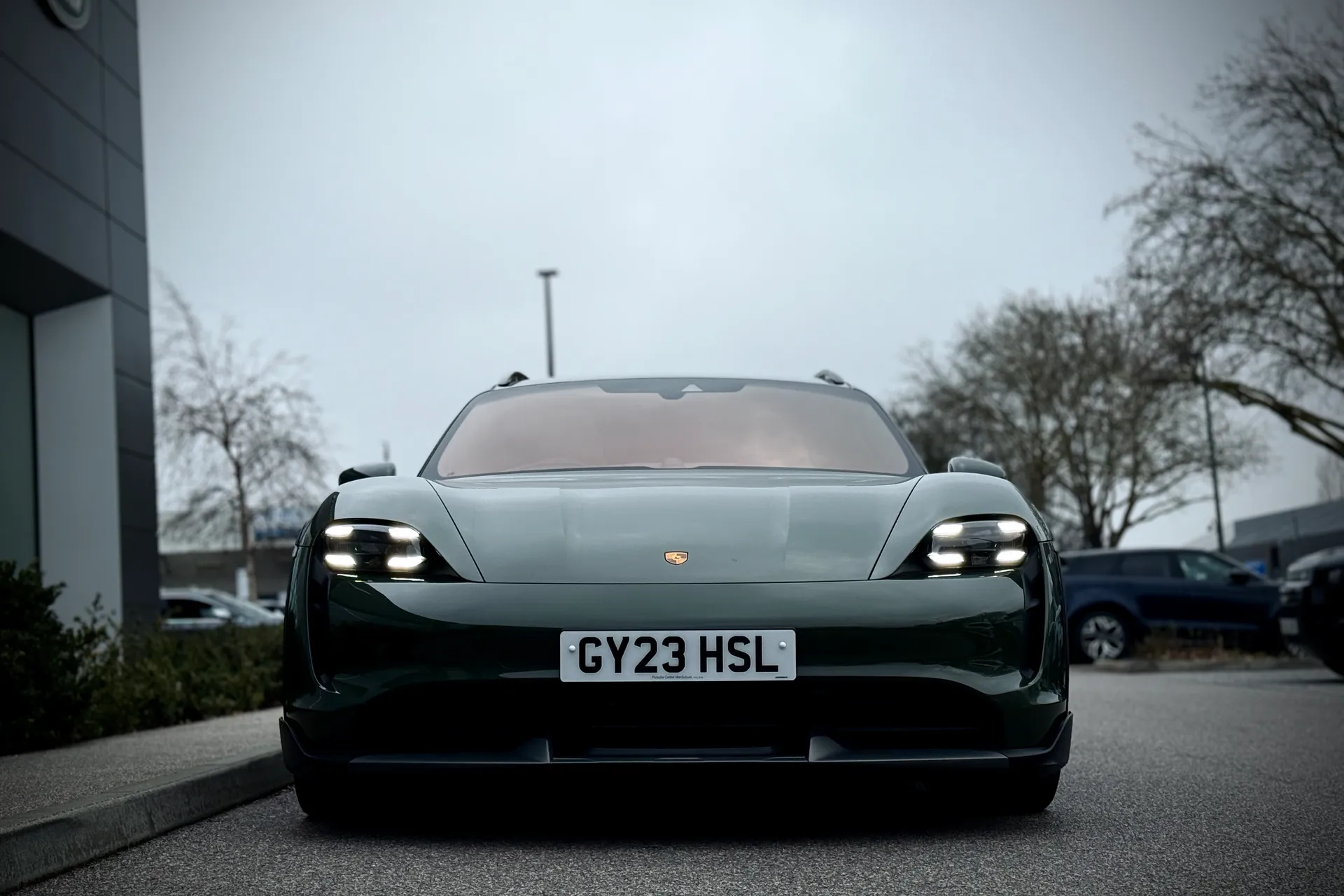 Porsche TAYCAN thumbnail image number 18