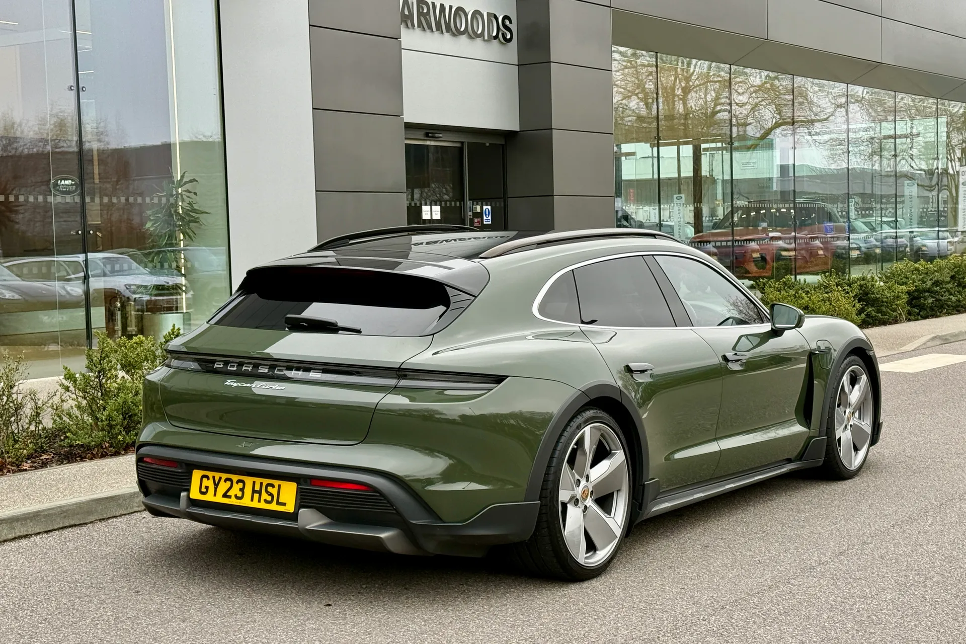 Porsche TAYCAN thumbnail image number 13