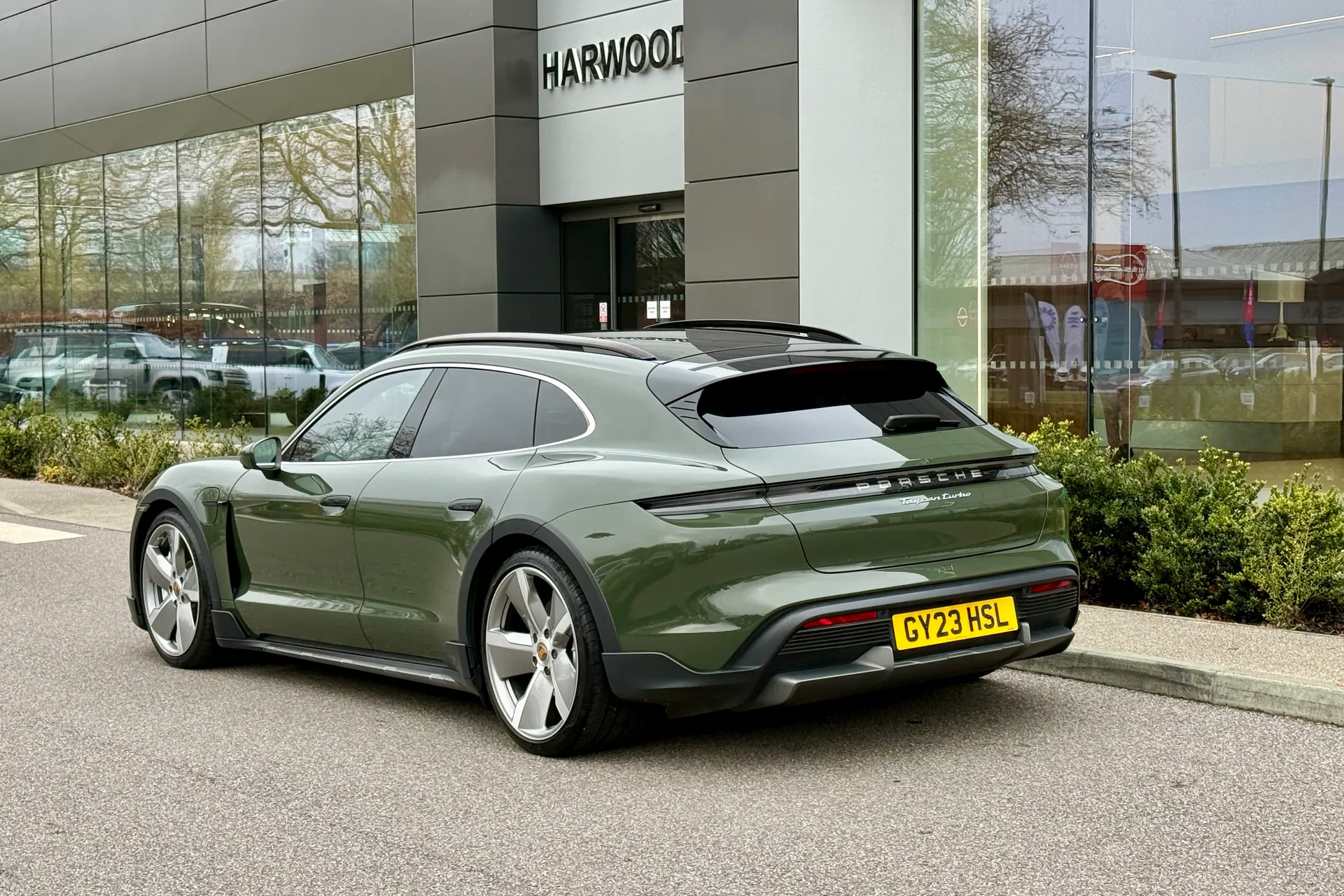 Porsche TAYCAN thumbnail image number 19