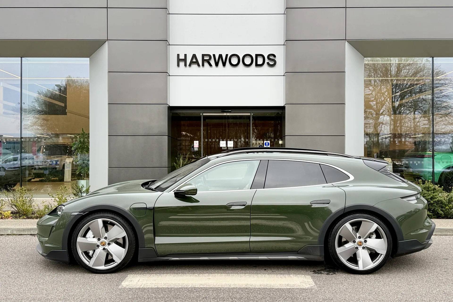 Porsche TAYCAN thumbnail image number 8