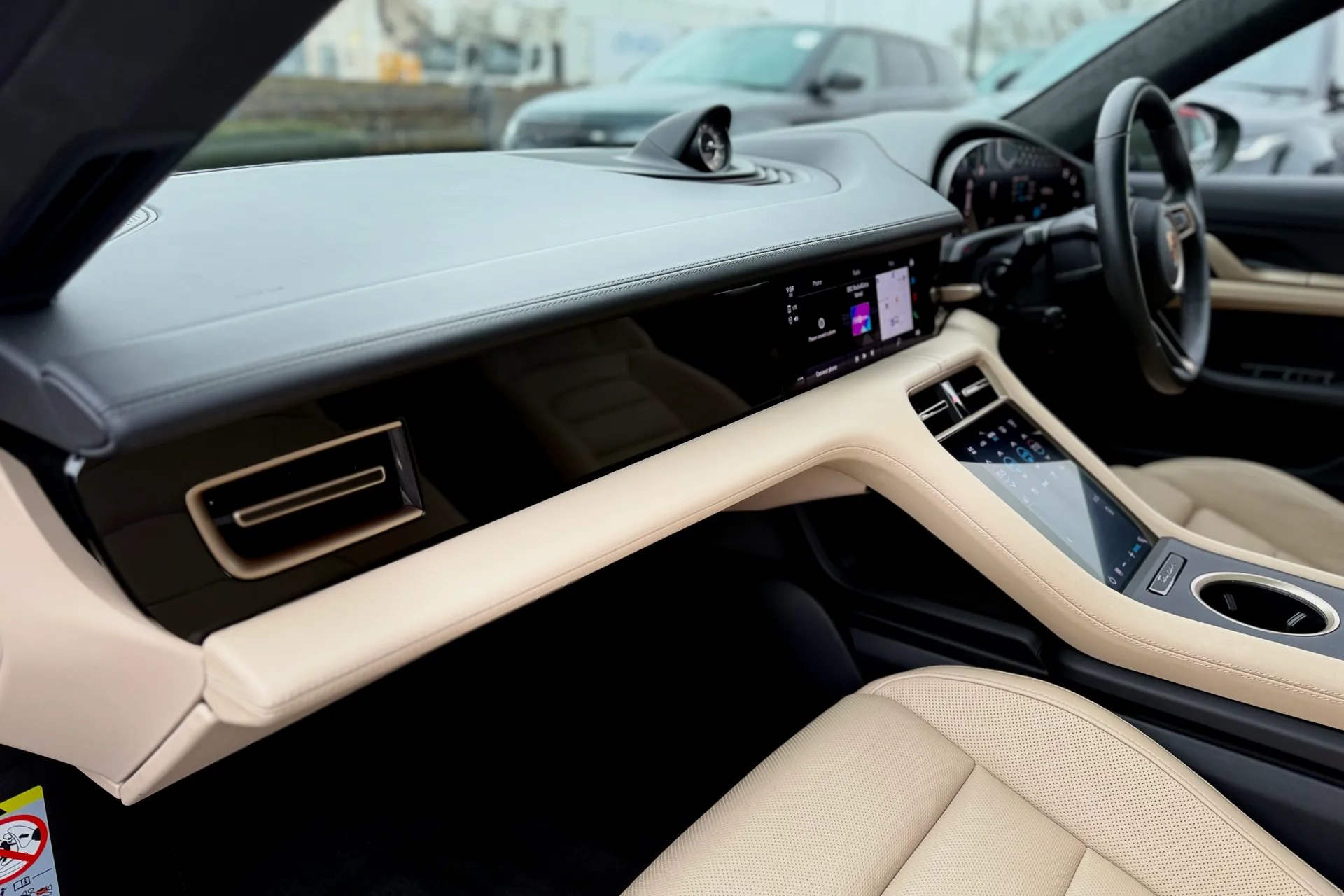 Porsche TAYCAN thumbnail image number 51