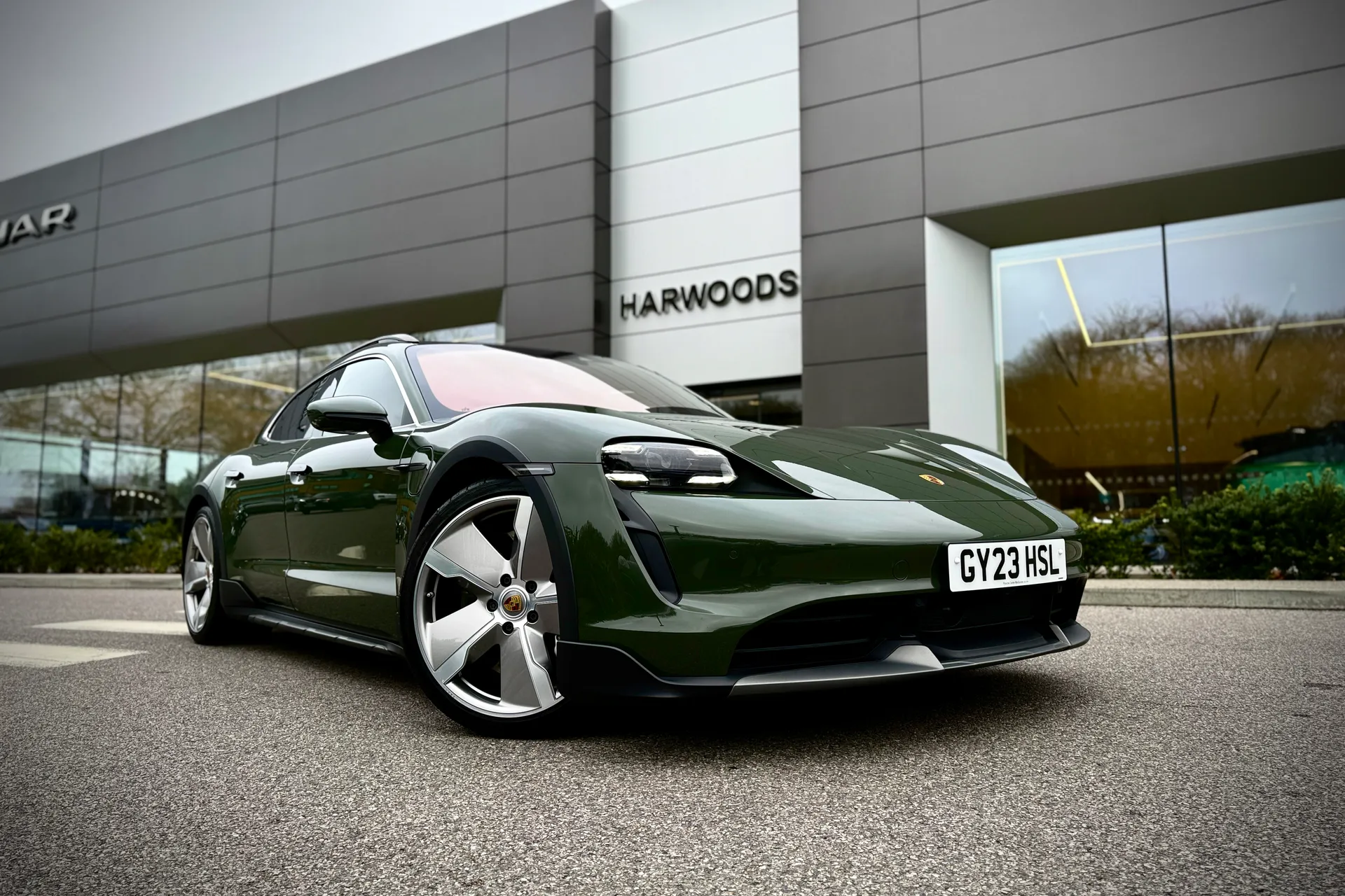 Porsche TAYCAN thumbnail image number 9