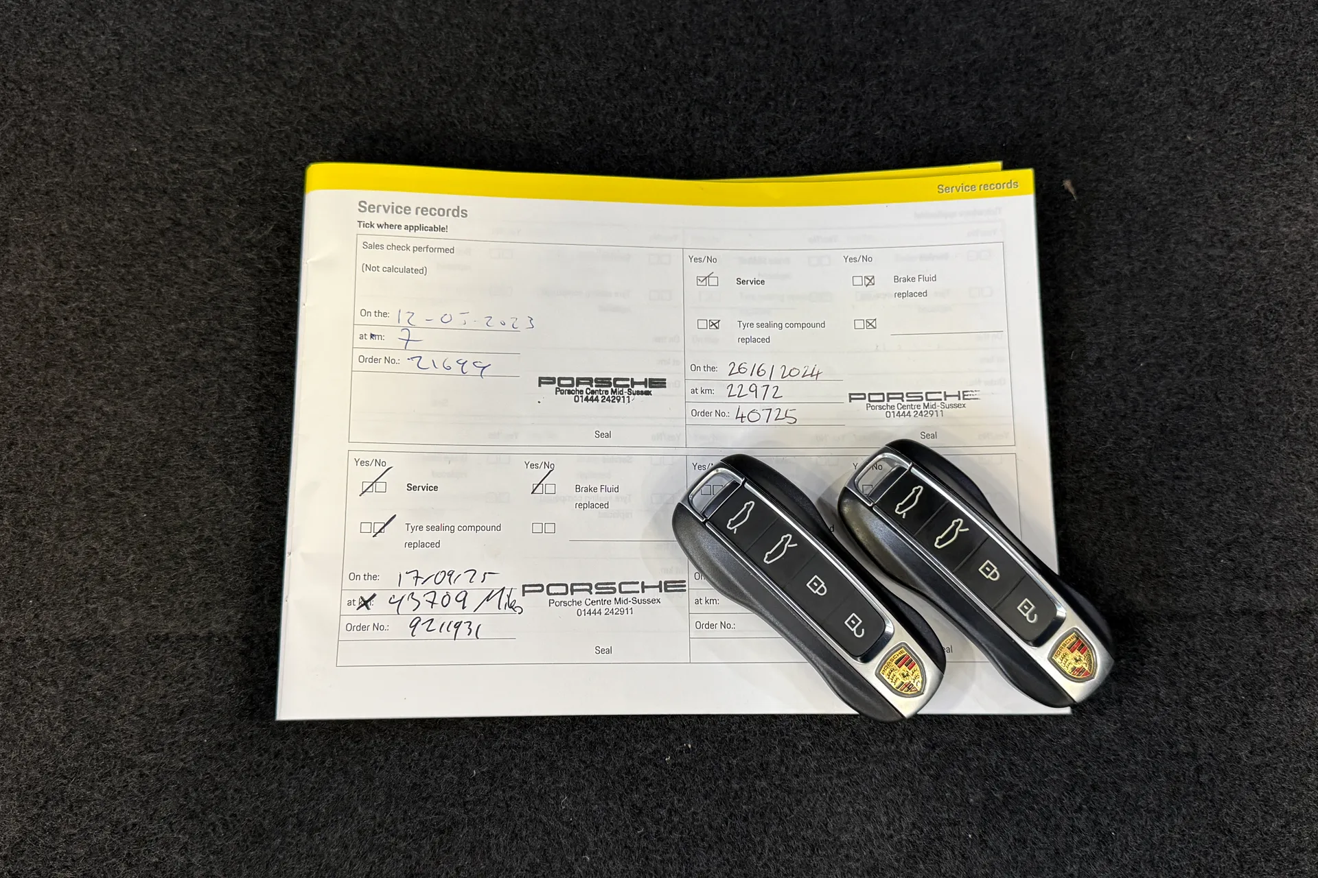 Porsche TAYCAN thumbnail image number 7