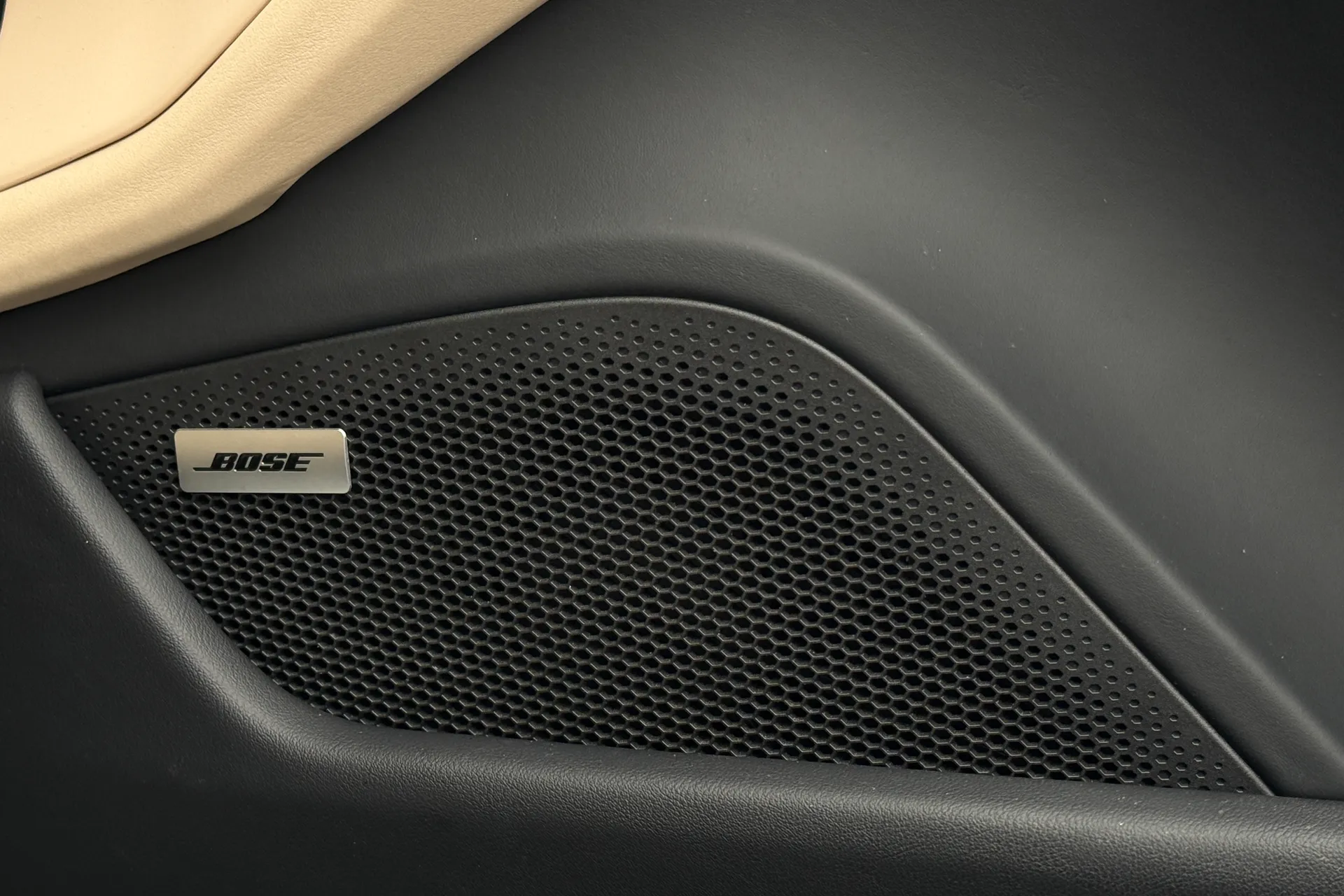 Porsche TAYCAN thumbnail image number 56