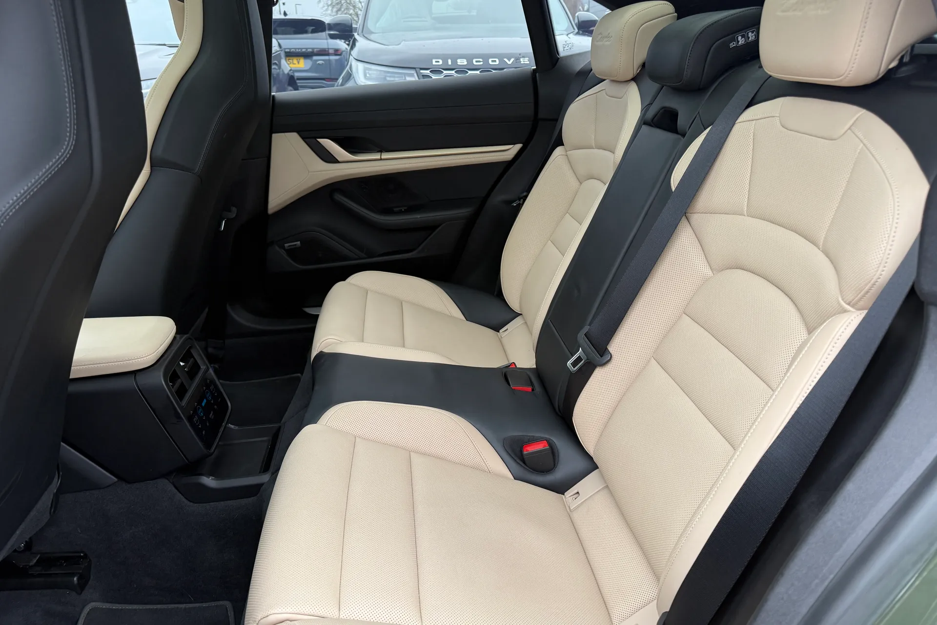 Porsche TAYCAN thumbnail image number 53