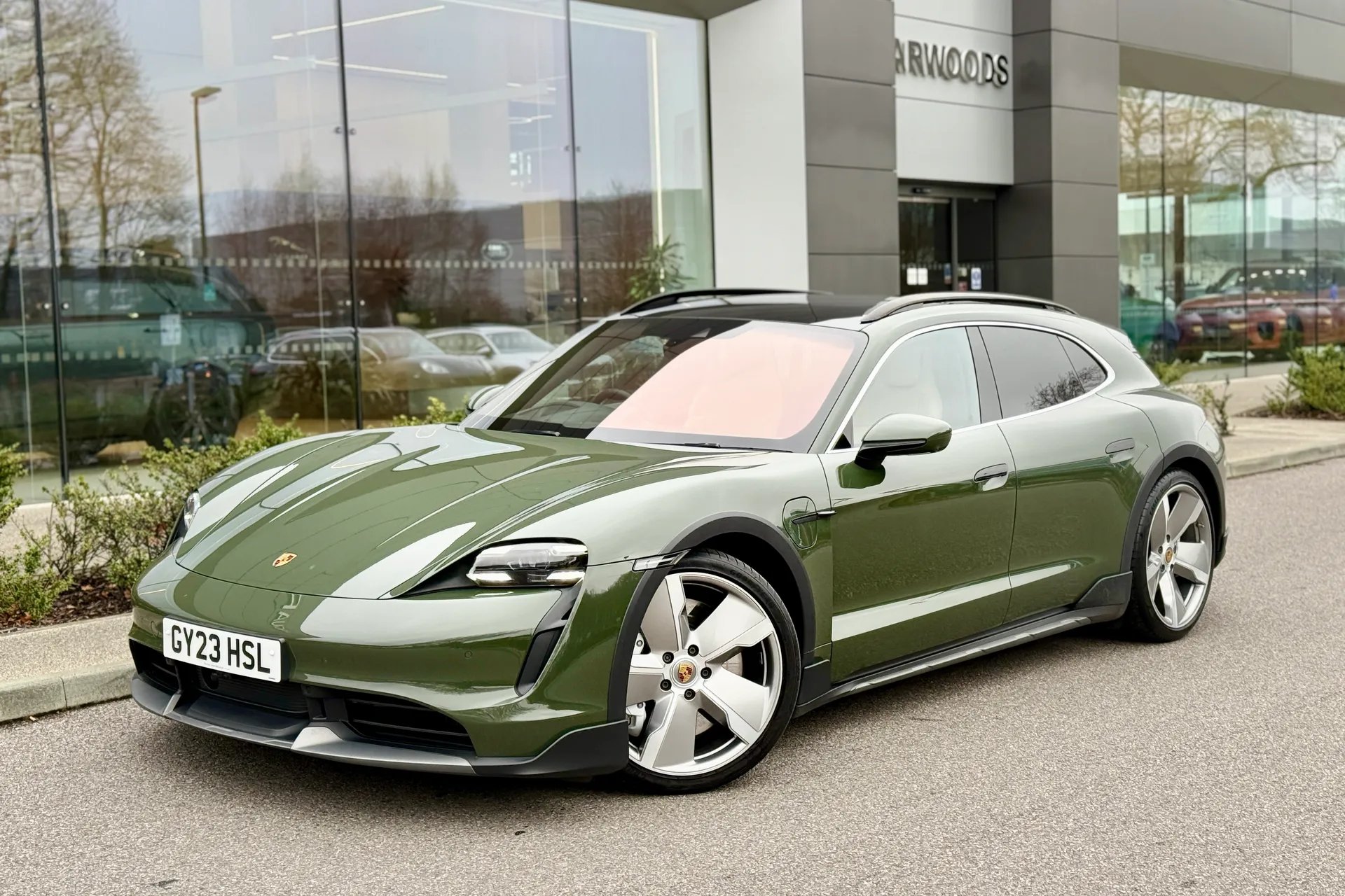 Porsche TAYCAN thumbnail image number 22