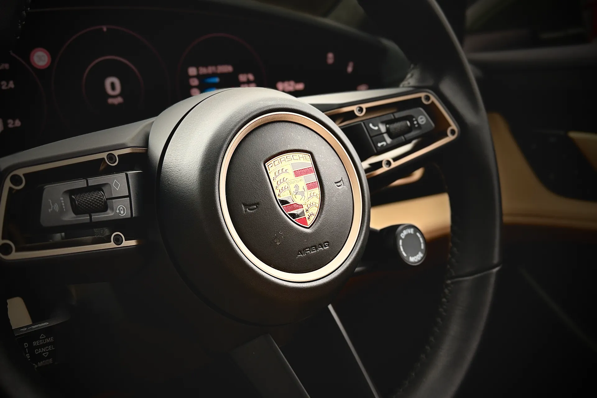 Porsche TAYCAN thumbnail image number 32